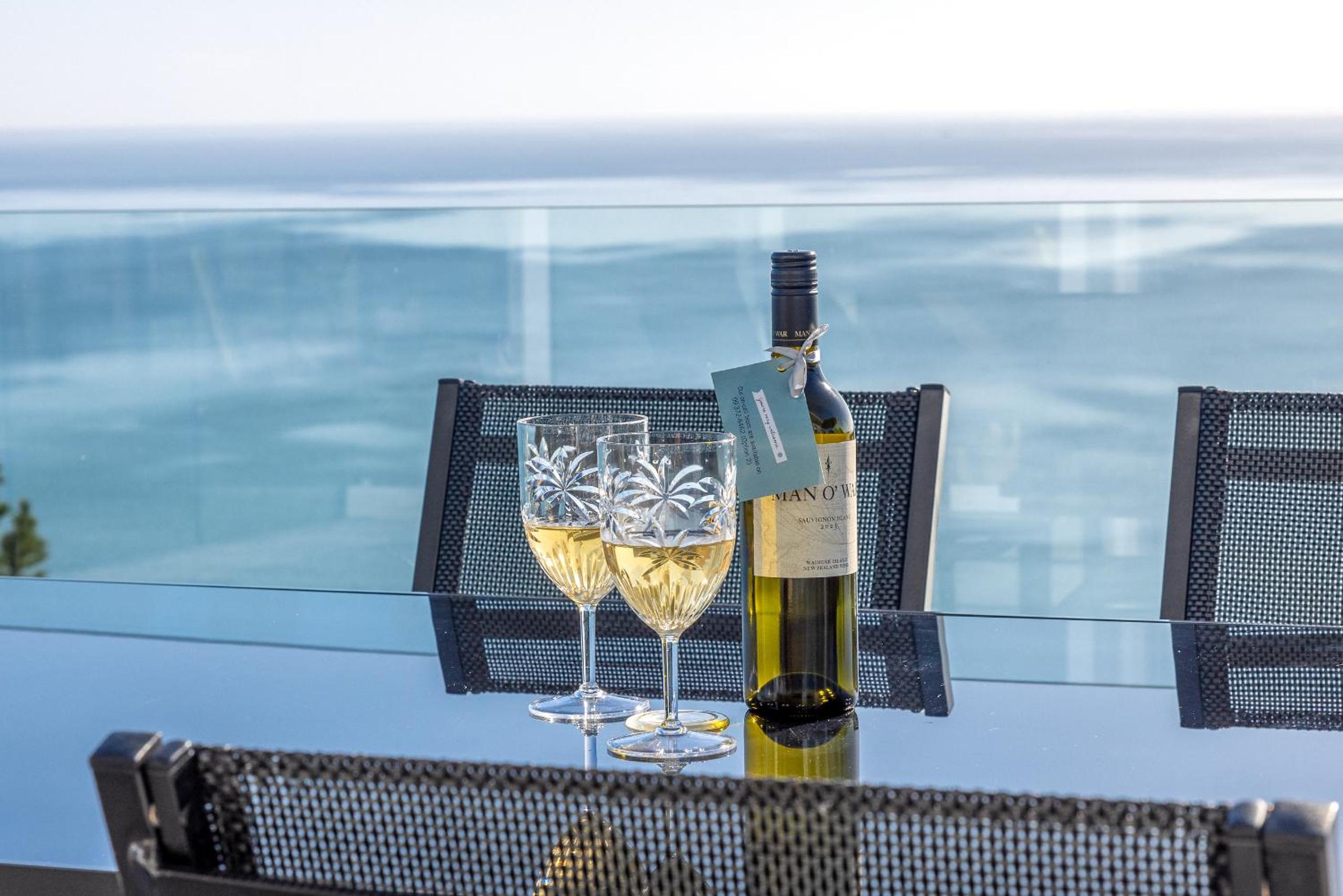 Onetangi Clifftop, Onetangi - Be My Guest Waiheke