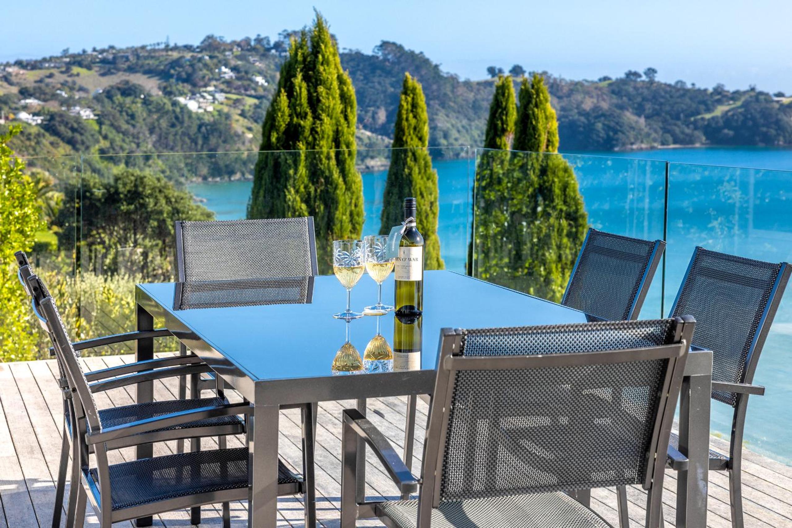Onetangi Clifftop, Onetangi - Be My Guest Waiheke