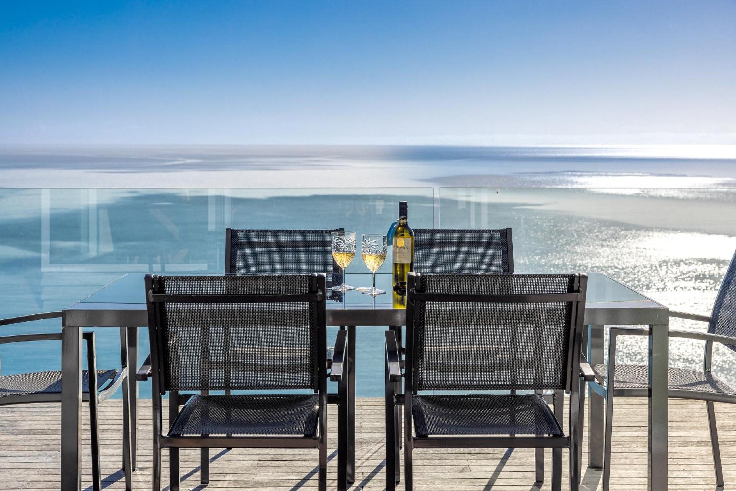 Onetangi Clifftop, Onetangi - Be My Guest Waiheke