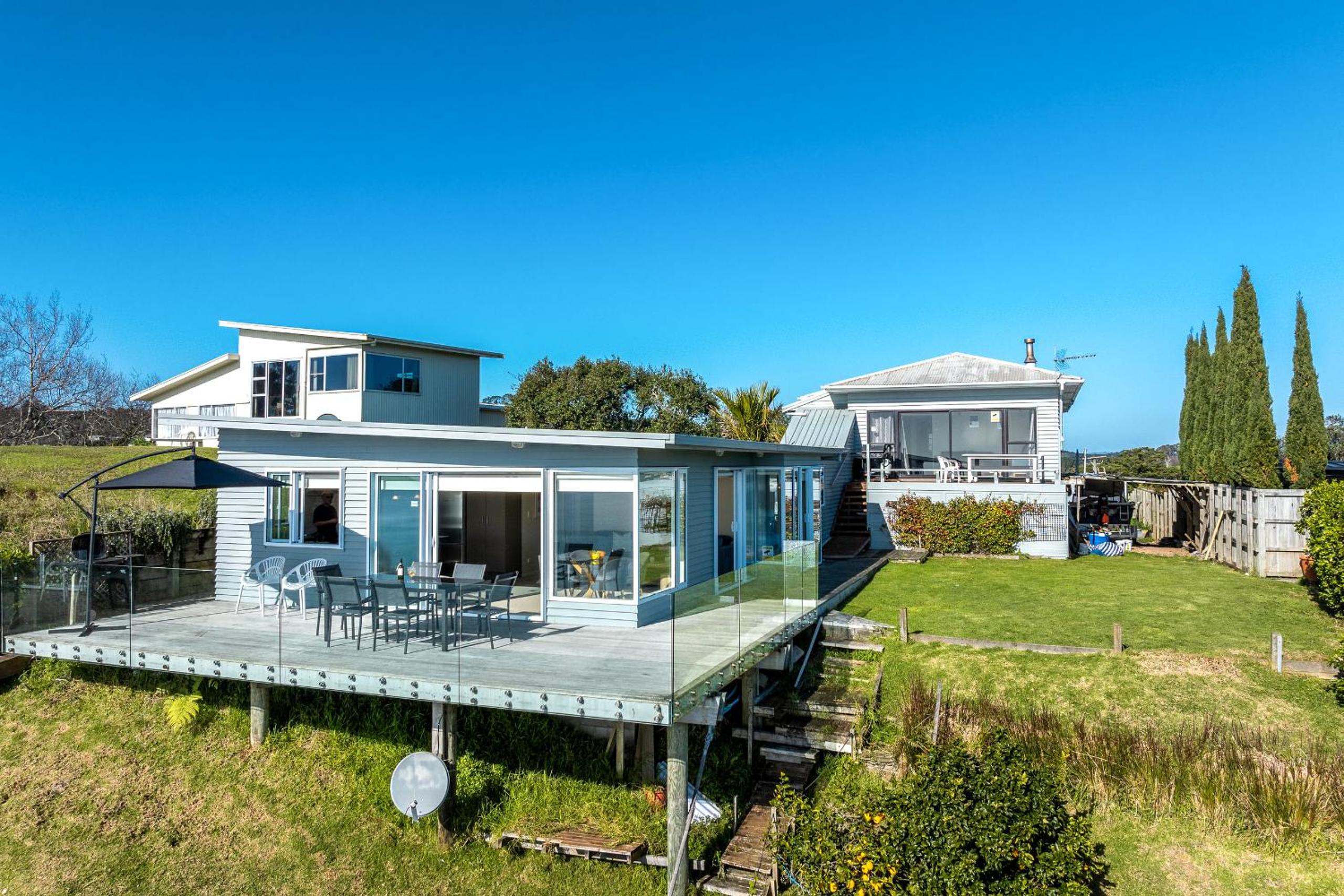 Onetangi Clifftop, Onetangi - Be My Guest Waiheke