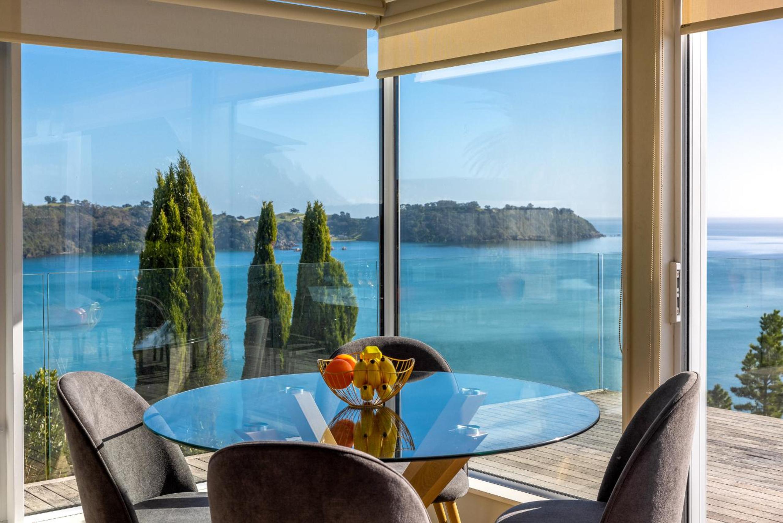 Onetangi Clifftop, Onetangi - Be My Guest Waiheke