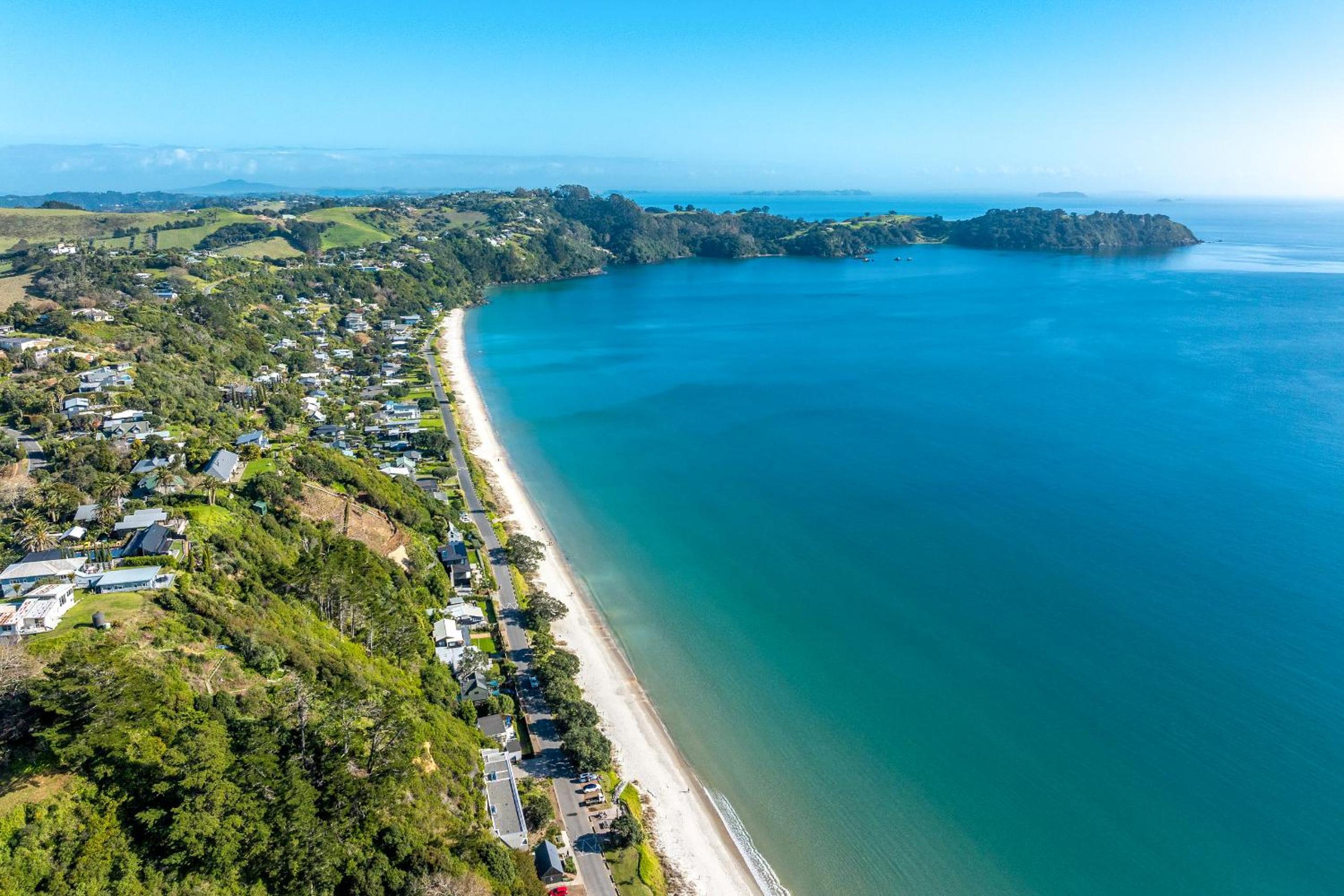 Onetangi Clifftop, Onetangi - Be My Guest Waiheke
