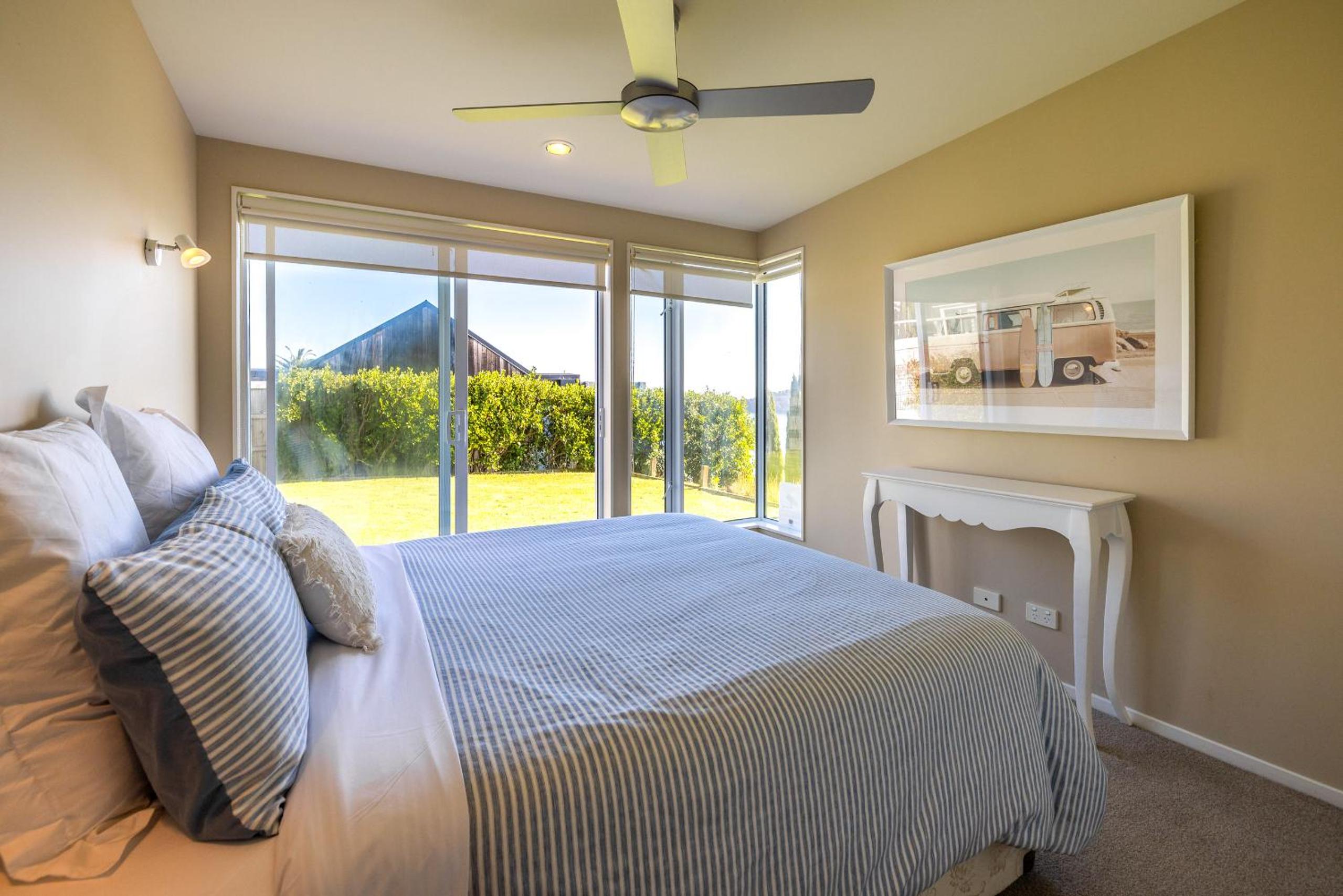 Onetangi Clifftop, Onetangi - Be My Guest Waiheke
