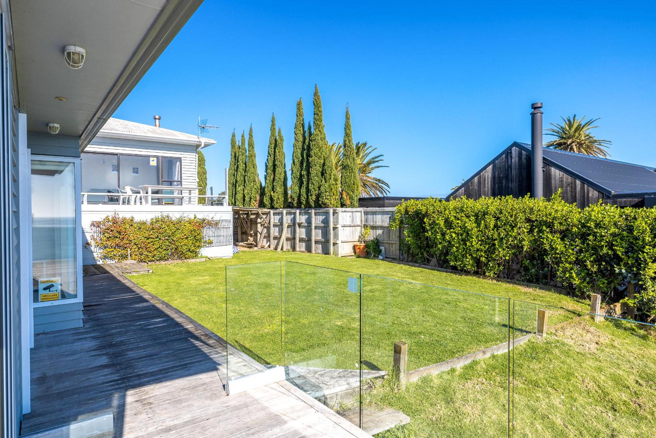 Onetangi Clifftop, Onetangi - Be My Guest Waiheke