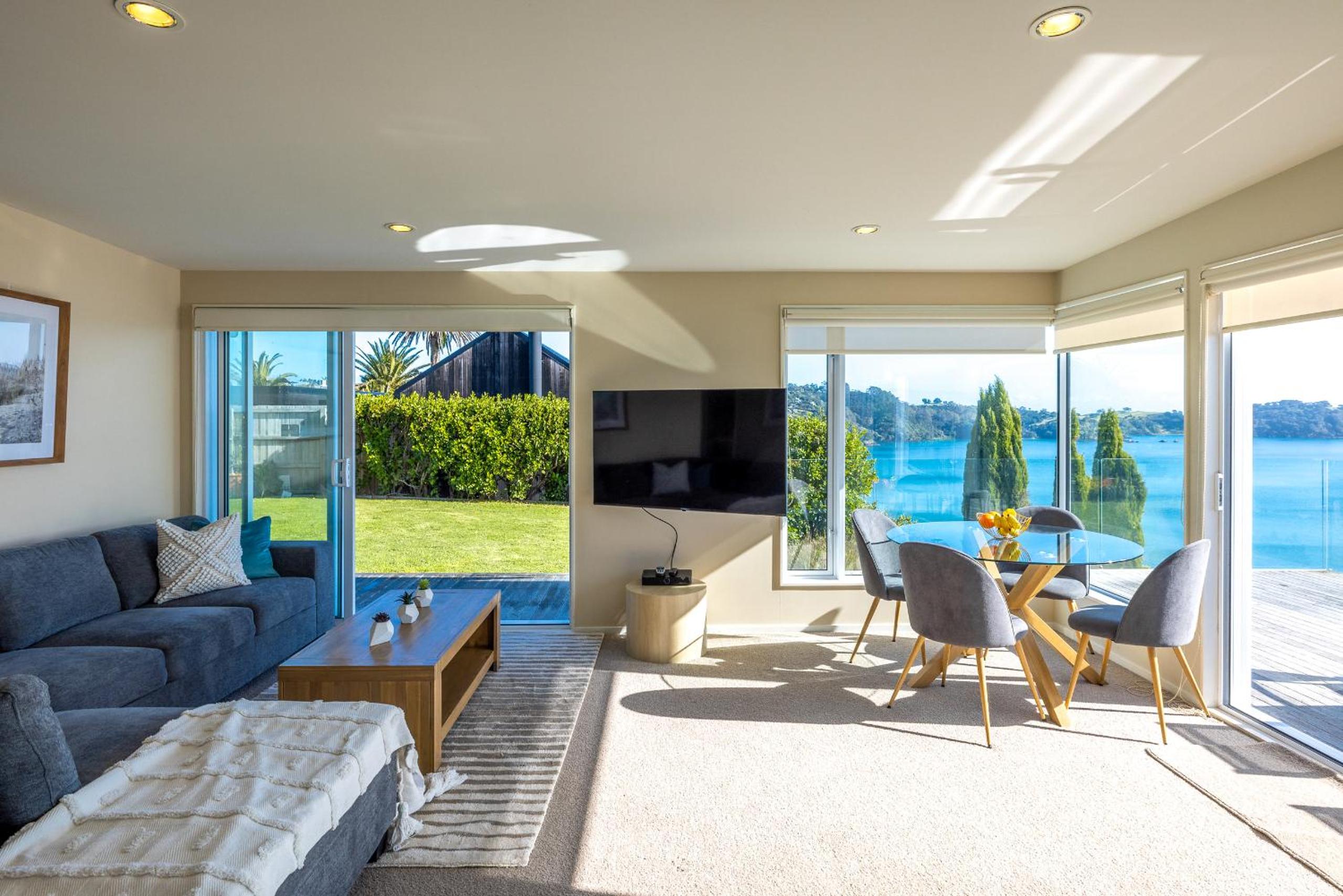 Onetangi Clifftop, Onetangi - Be My Guest Waiheke