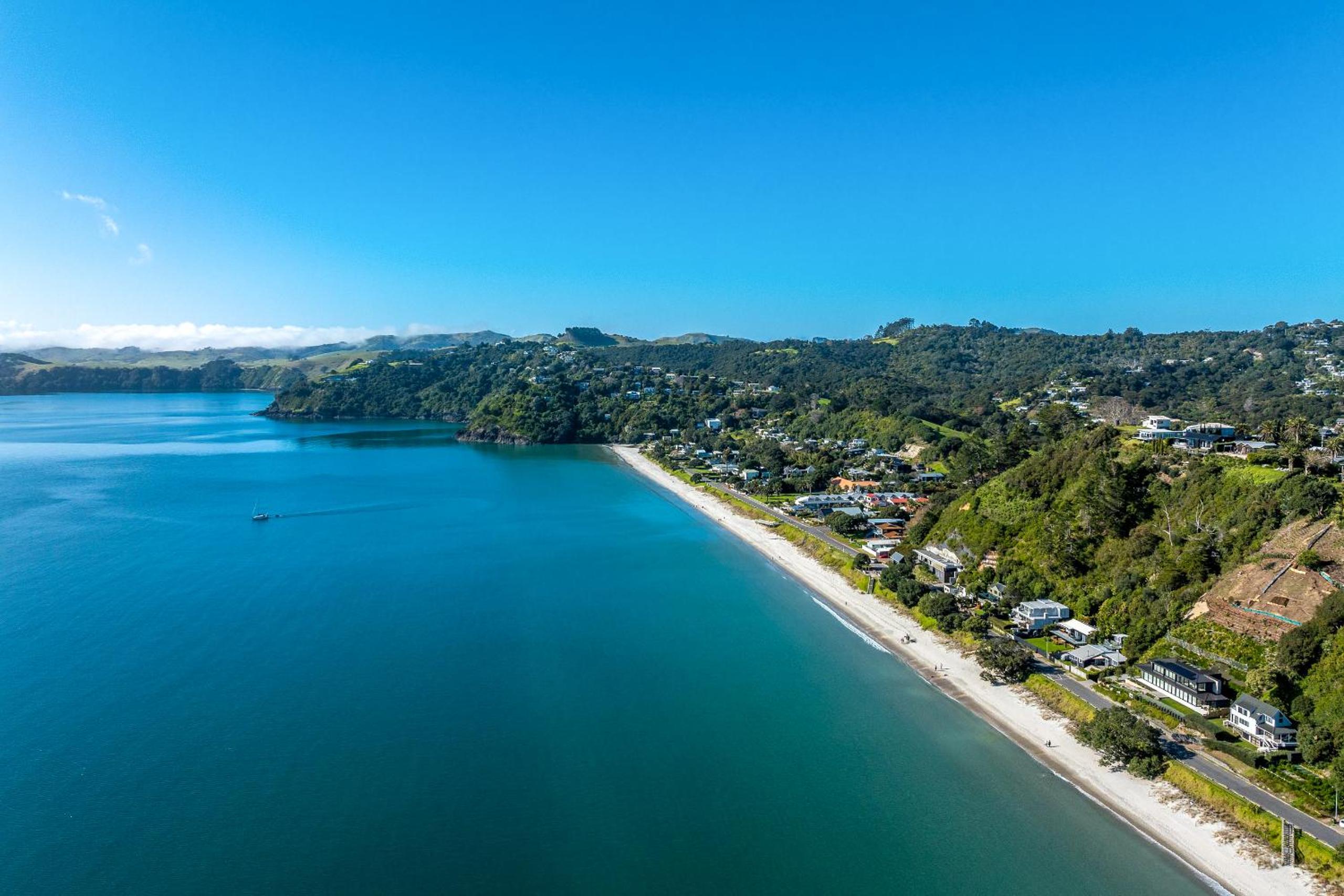 Onetangi Clifftop, Onetangi - Be My Guest Waiheke