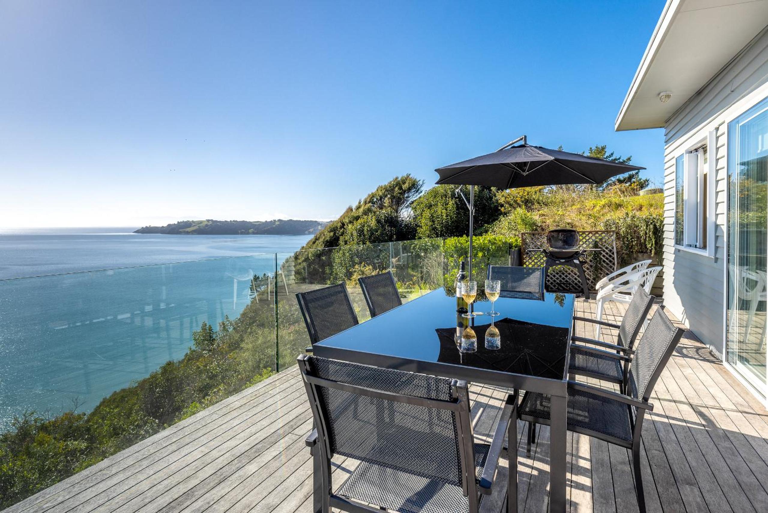 Onetangi Clifftop, Onetangi - Be My Guest Waiheke