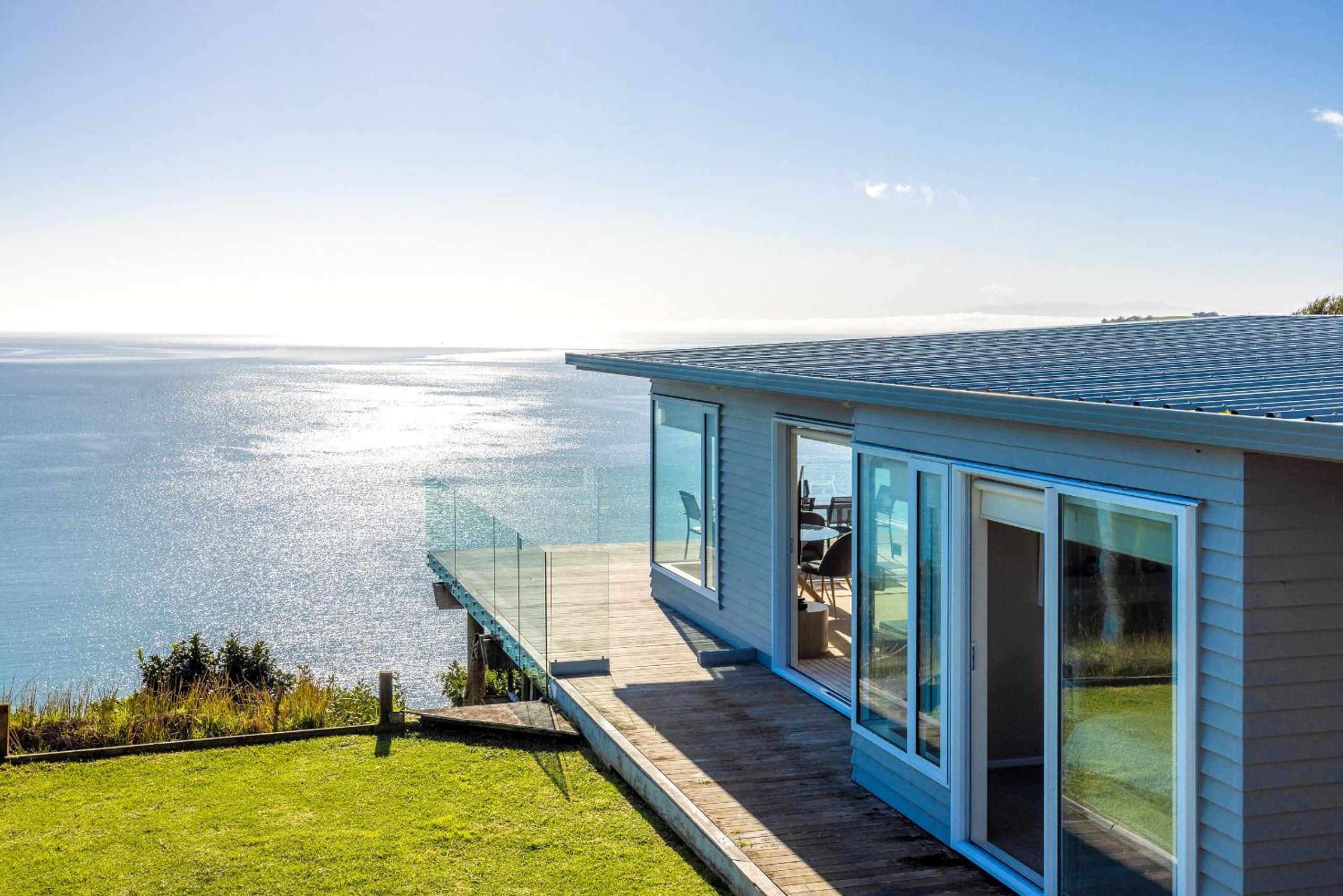 Onetangi Clifftop, Onetangi - Be My Guest Waiheke