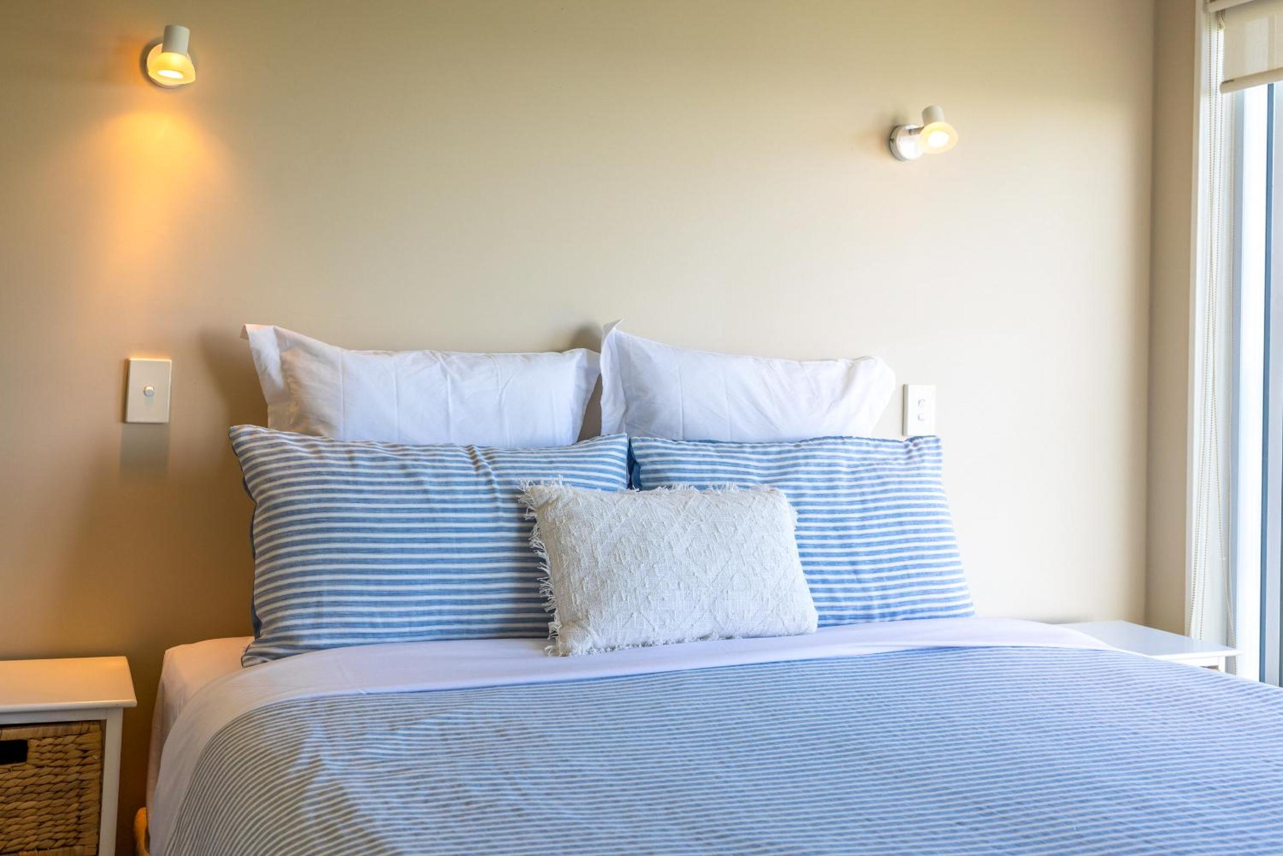 Onetangi Clifftop, Onetangi - Be My Guest Waiheke