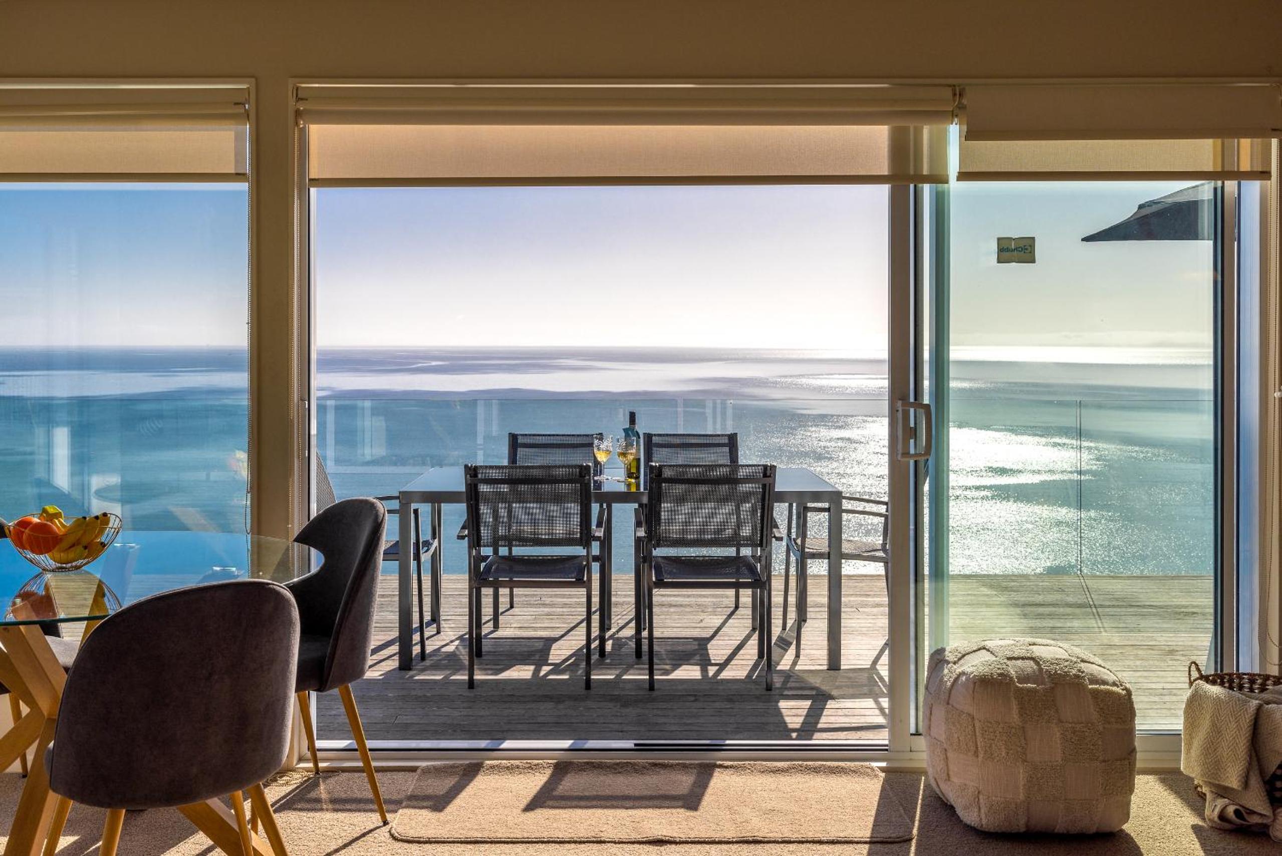Onetangi Clifftop, Onetangi - Be My Guest Waiheke