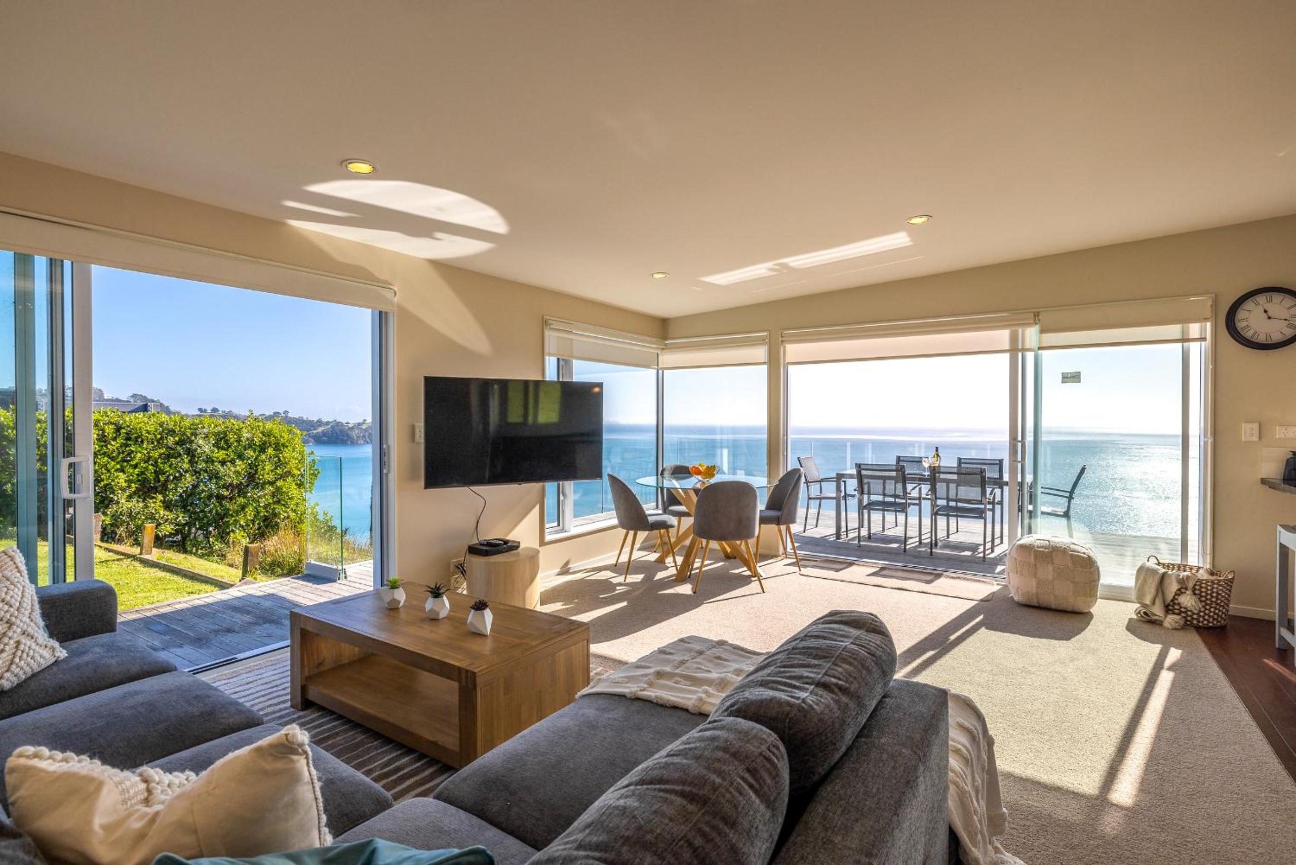 Onetangi Clifftop, Onetangi - Be My Guest Waiheke