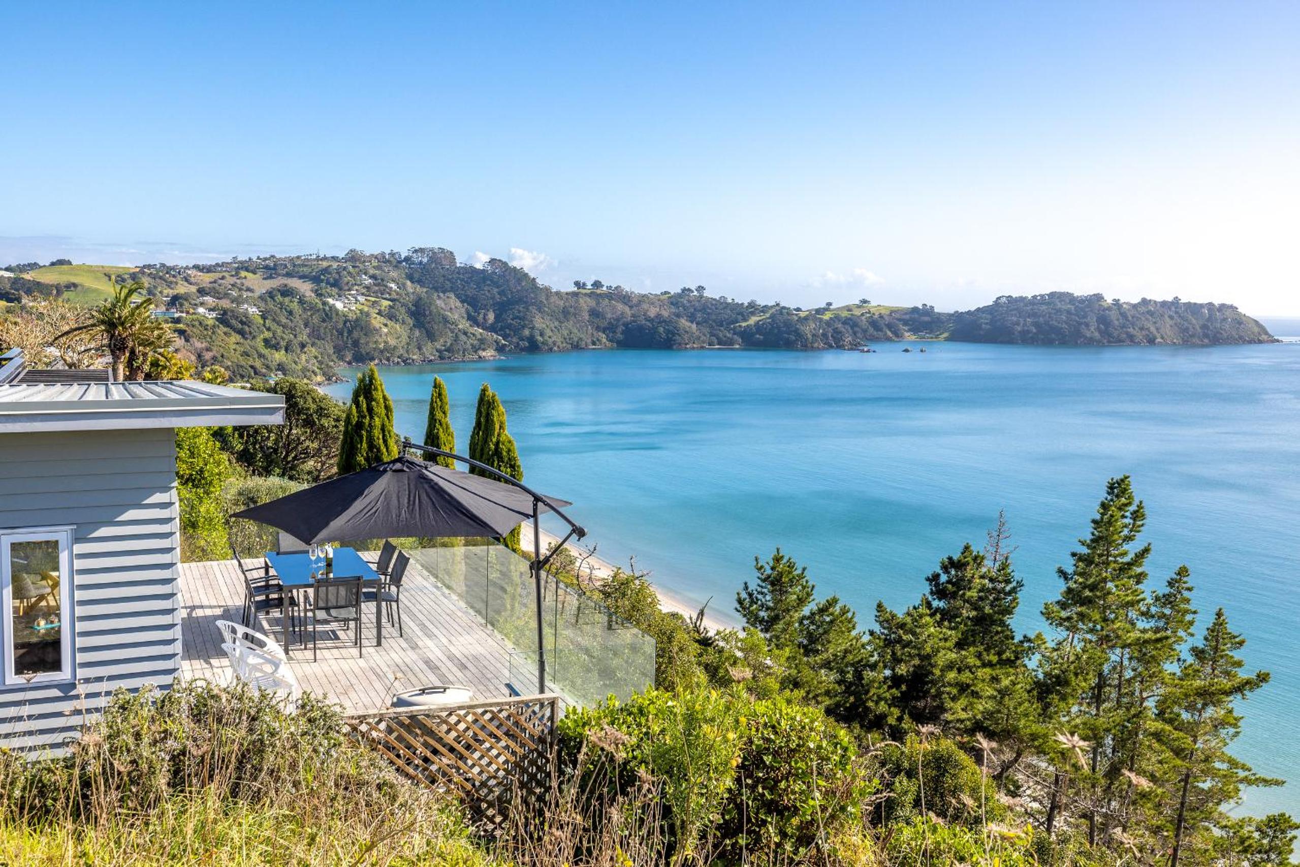 Onetangi Clifftop, Onetangi - Be My Guest Waiheke