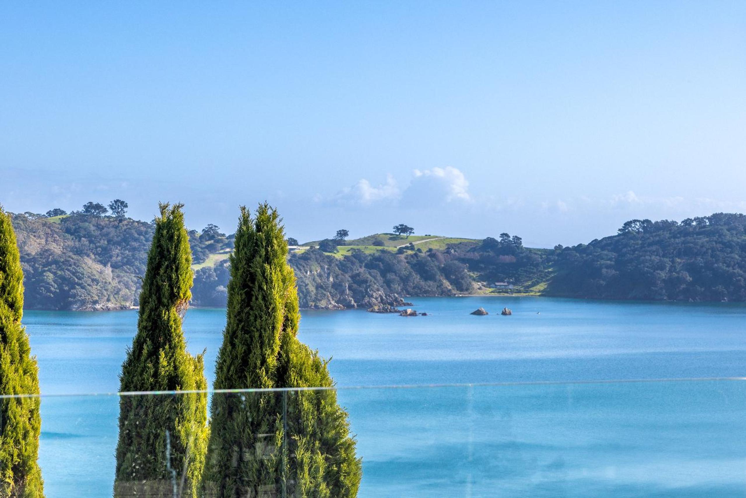 Onetangi Clifftop, Onetangi - Be My Guest Waiheke