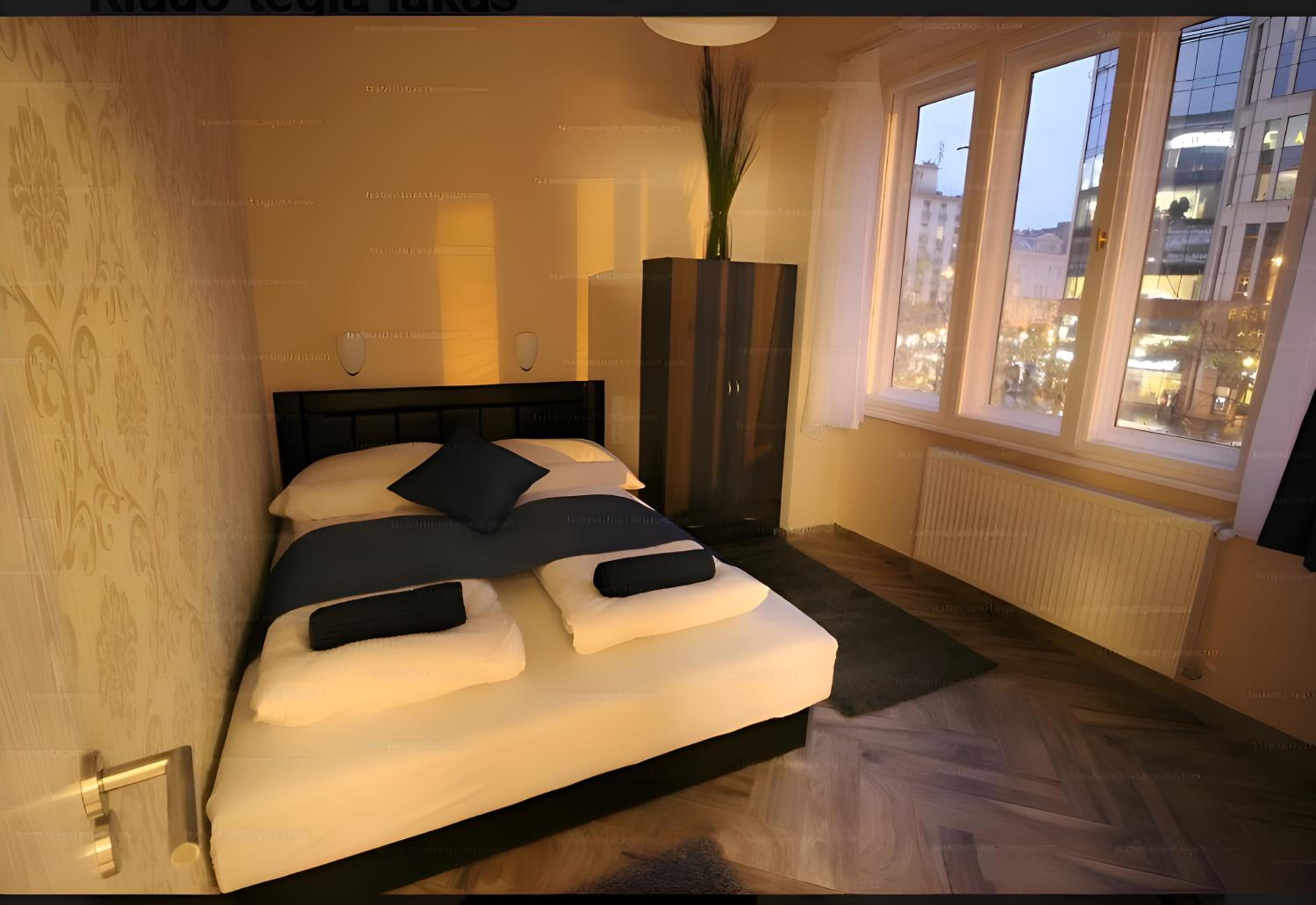 Budapest SuperCenter 3Bdr view 5