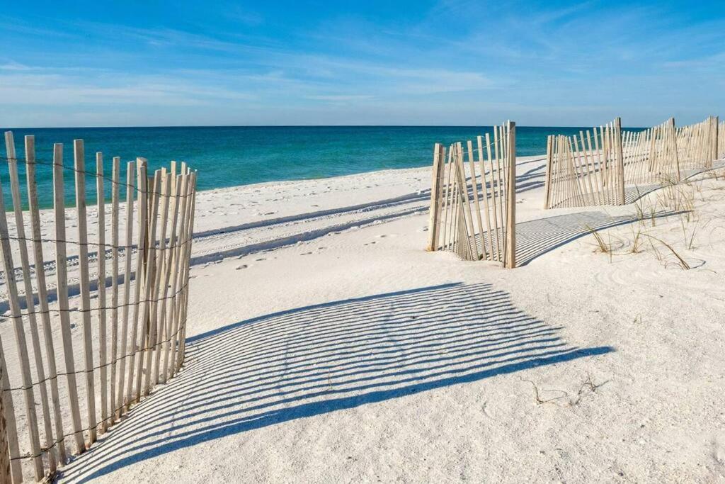 5-STAR Location l Steps2Beach l Lagoon Front view 3