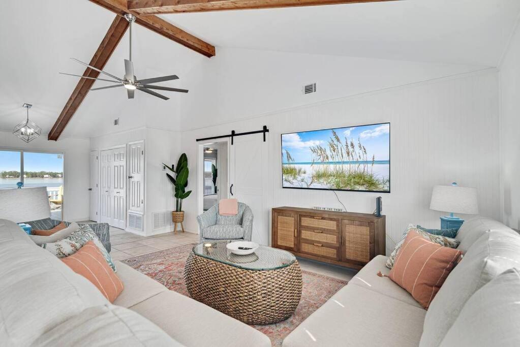 5-STAR Location l Steps2Beach l Lagoon Front view 4