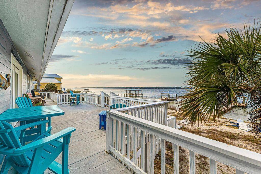 5-STAR Location l Steps2Beach l Lagoon Front view 2