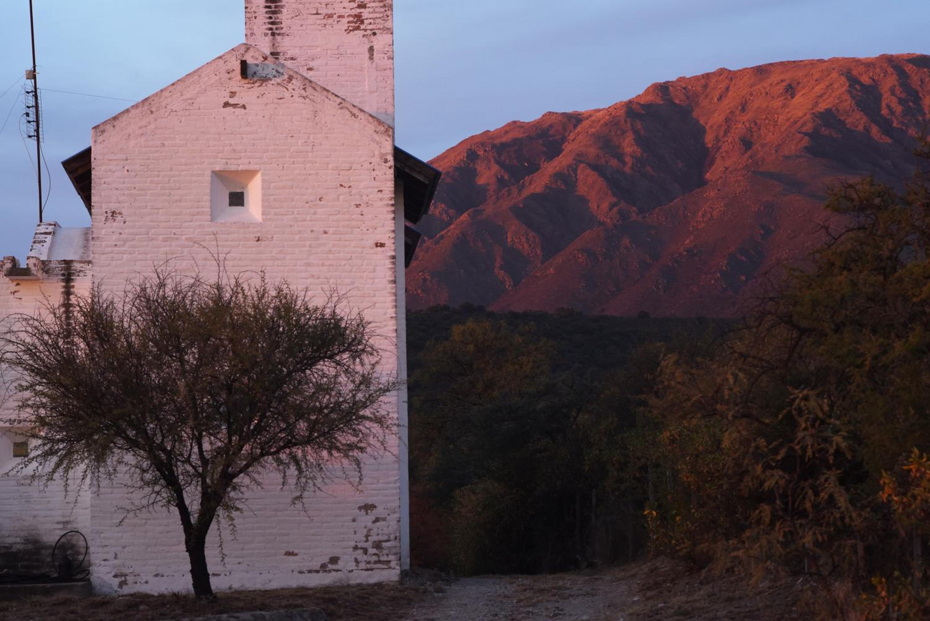 Púrpura Atardecer Hermosa casa de montaña