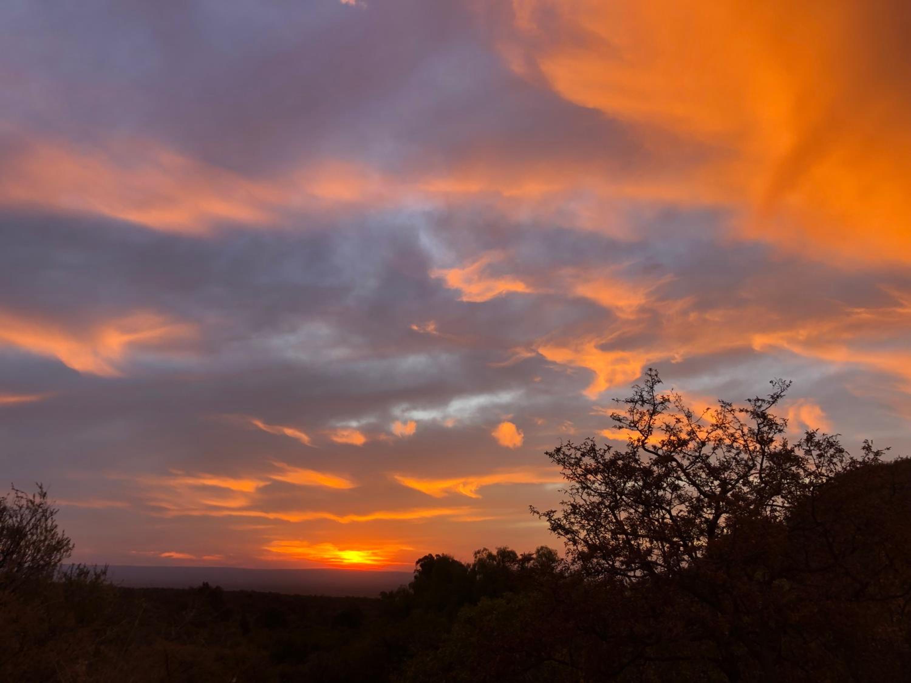 Púrpura Atardecer Hermosa casa de montaña