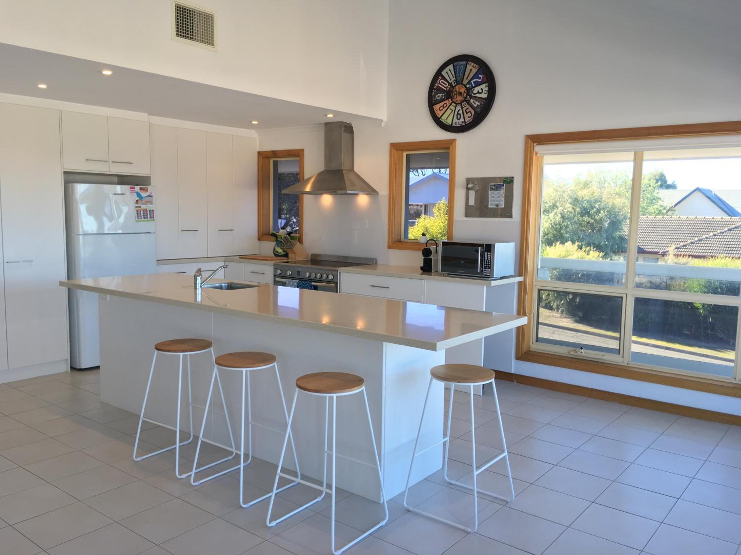 Breezes at Hayborough - Coastal beach house and pet friendly