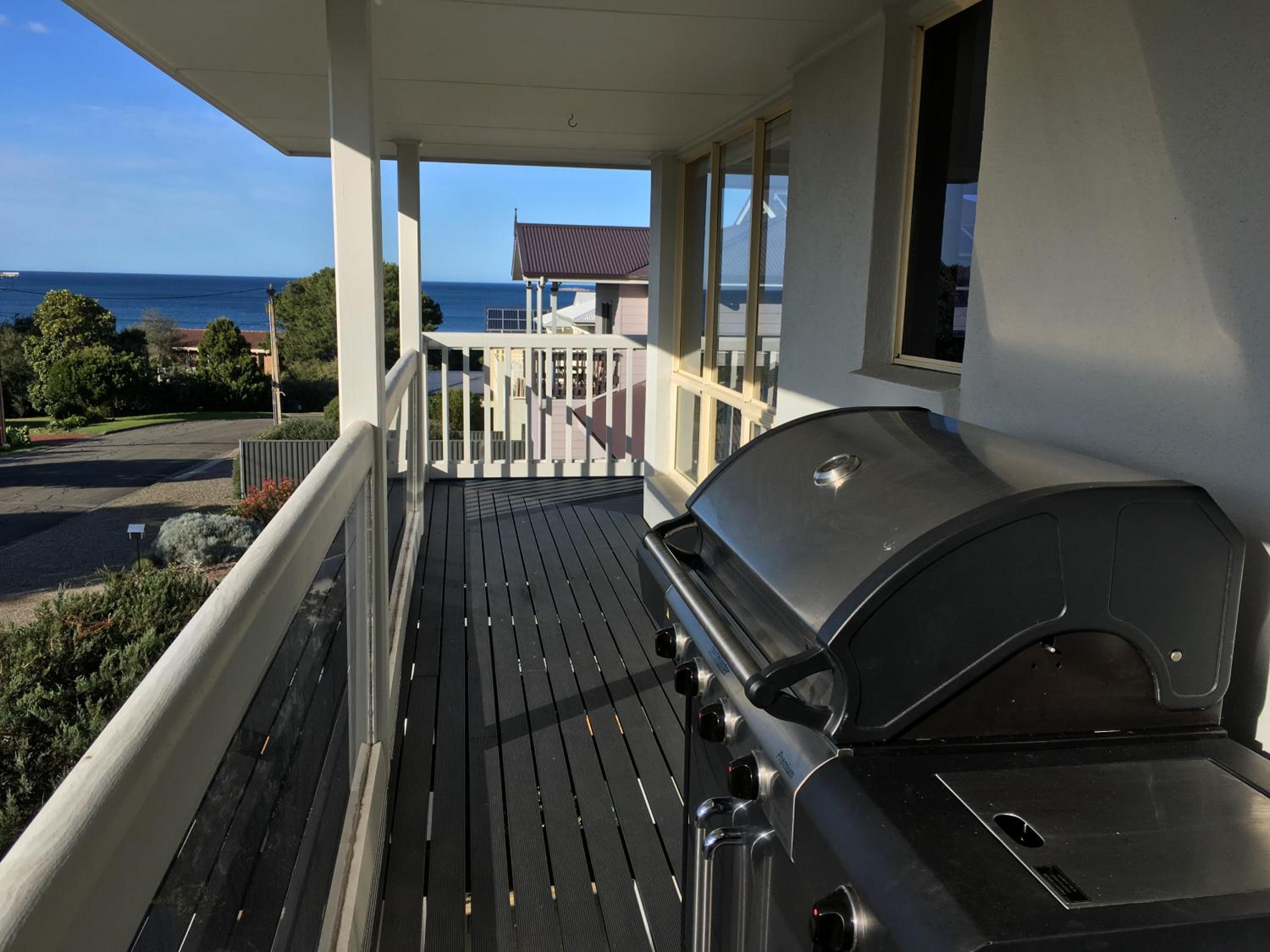 Breezes at Hayborough - Coastal beach house and pet friendly