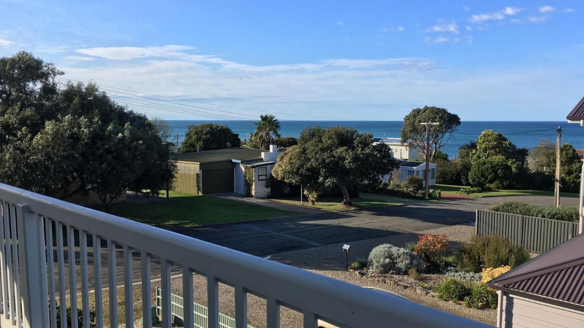Breezes at Hayborough - Coastal beach house and pet friendly