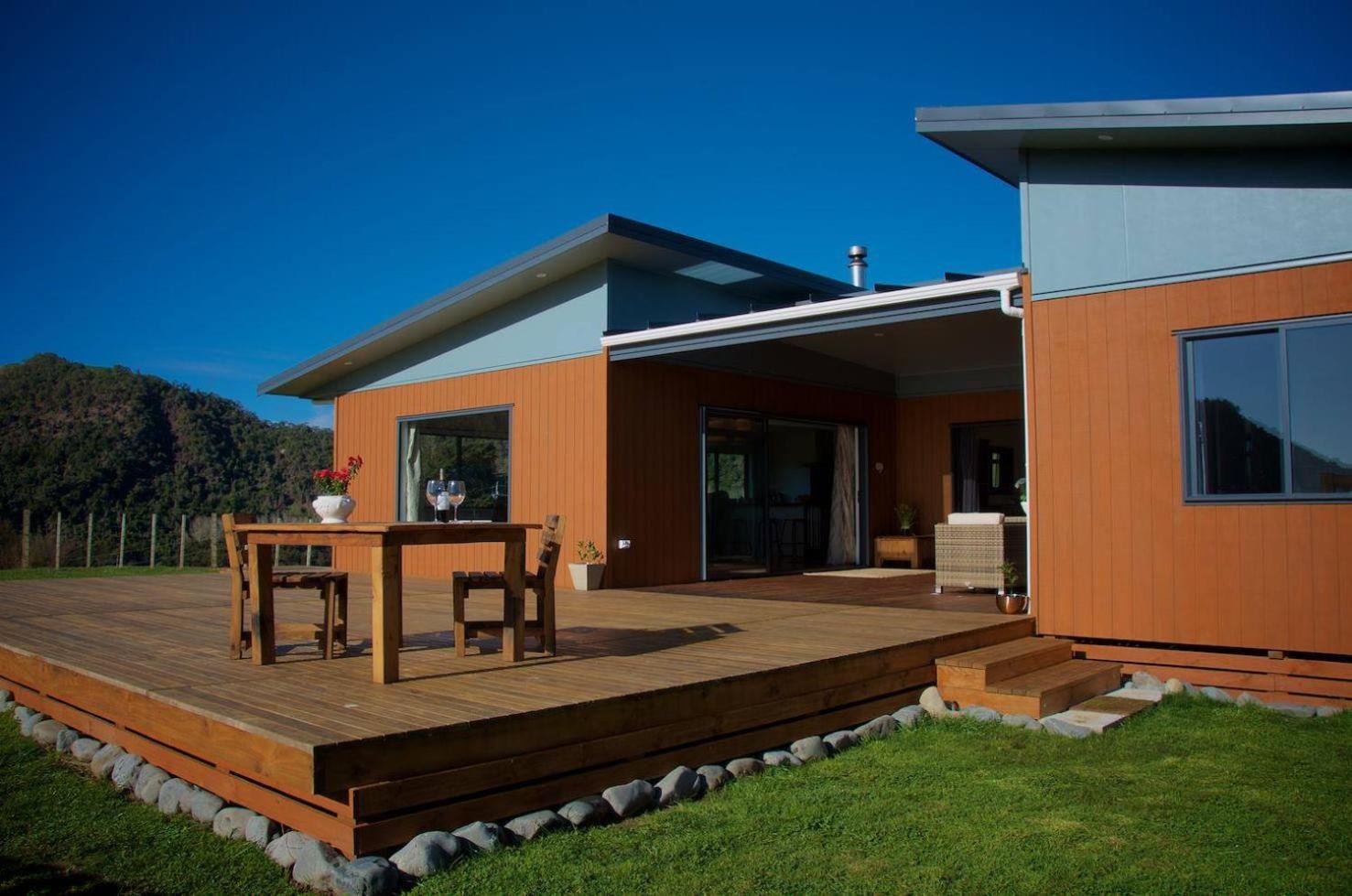 Tarata Fishaway's Kanuka Estate view 3