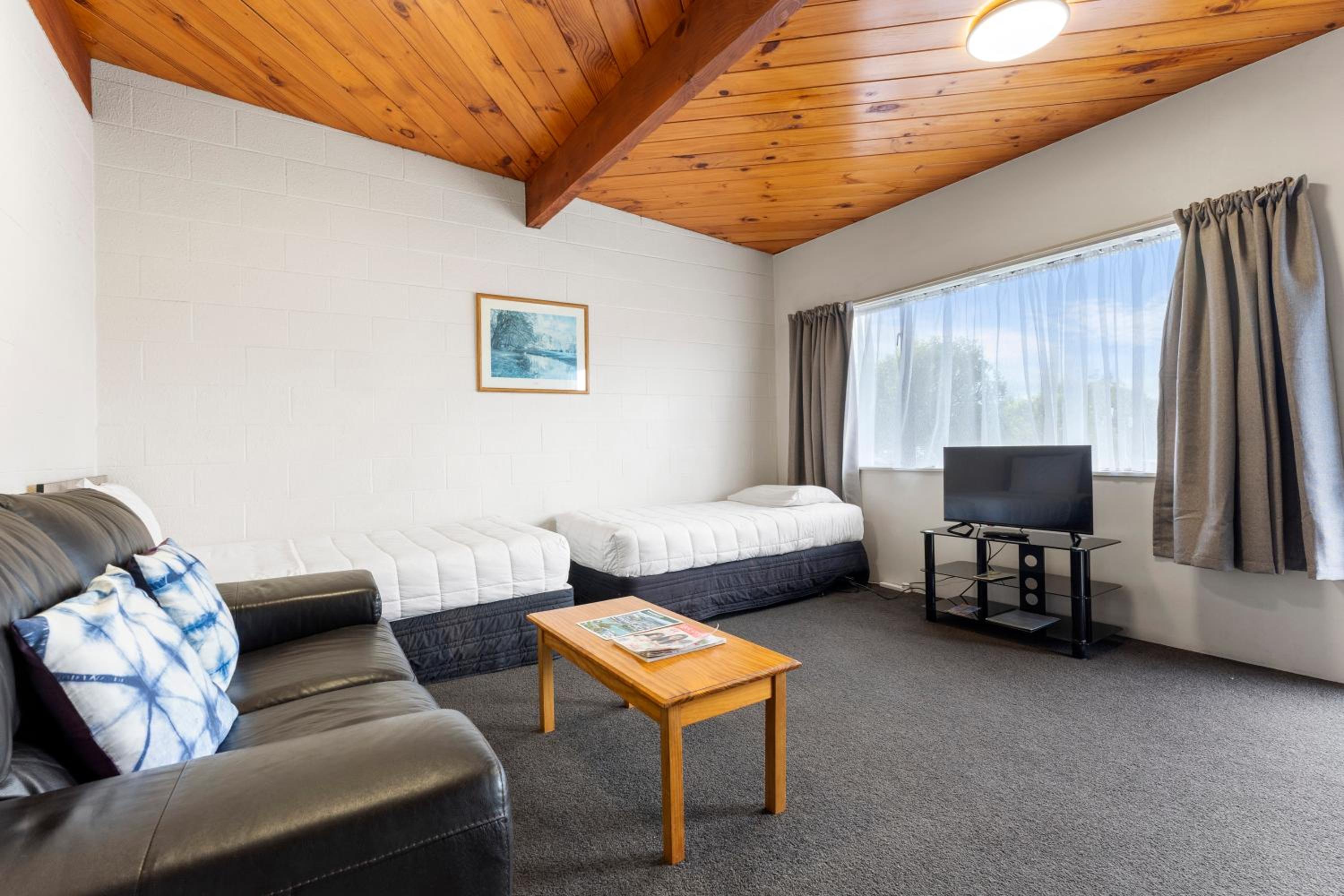 Coachman's Lodge Motel