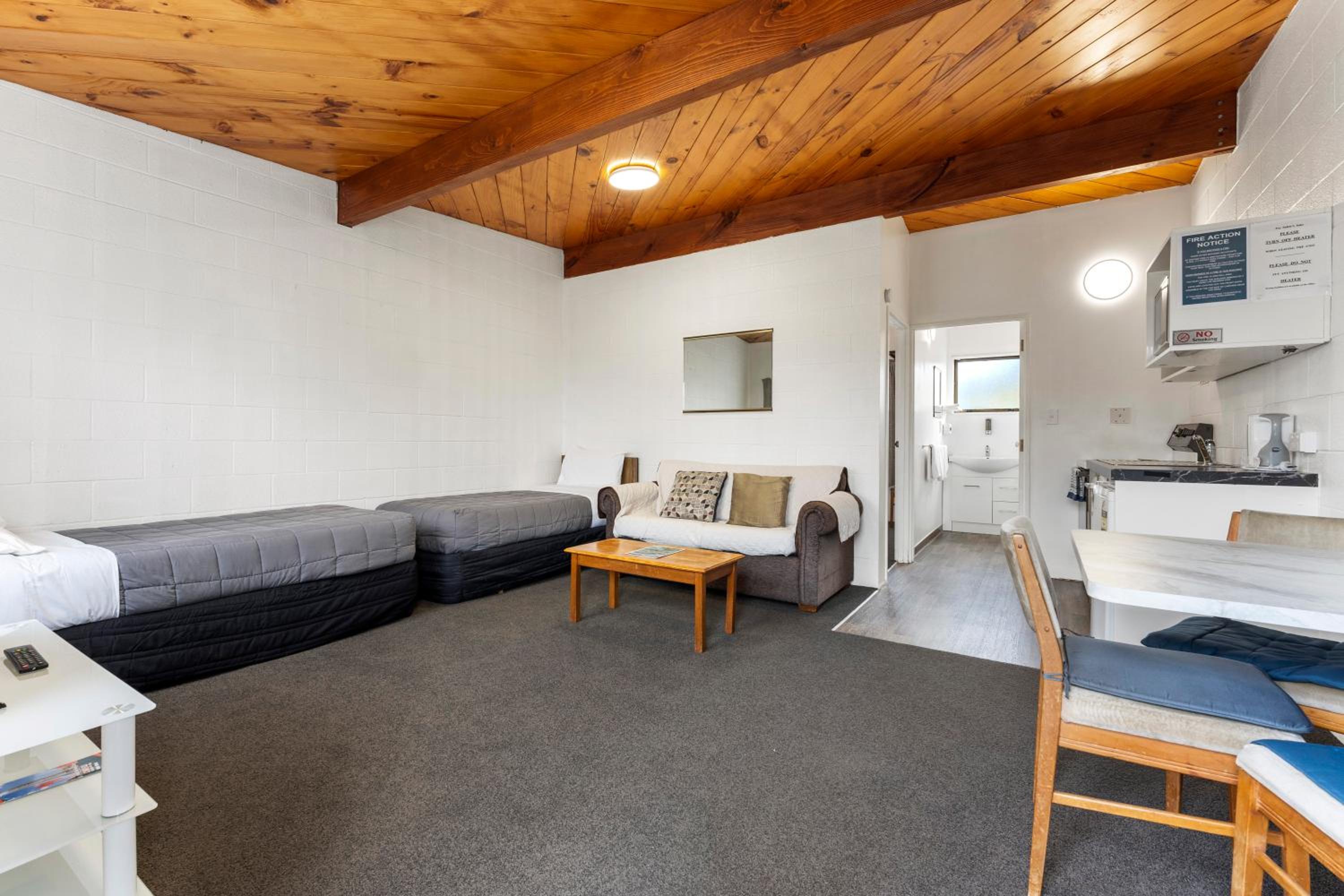 Coachman's Lodge Motel