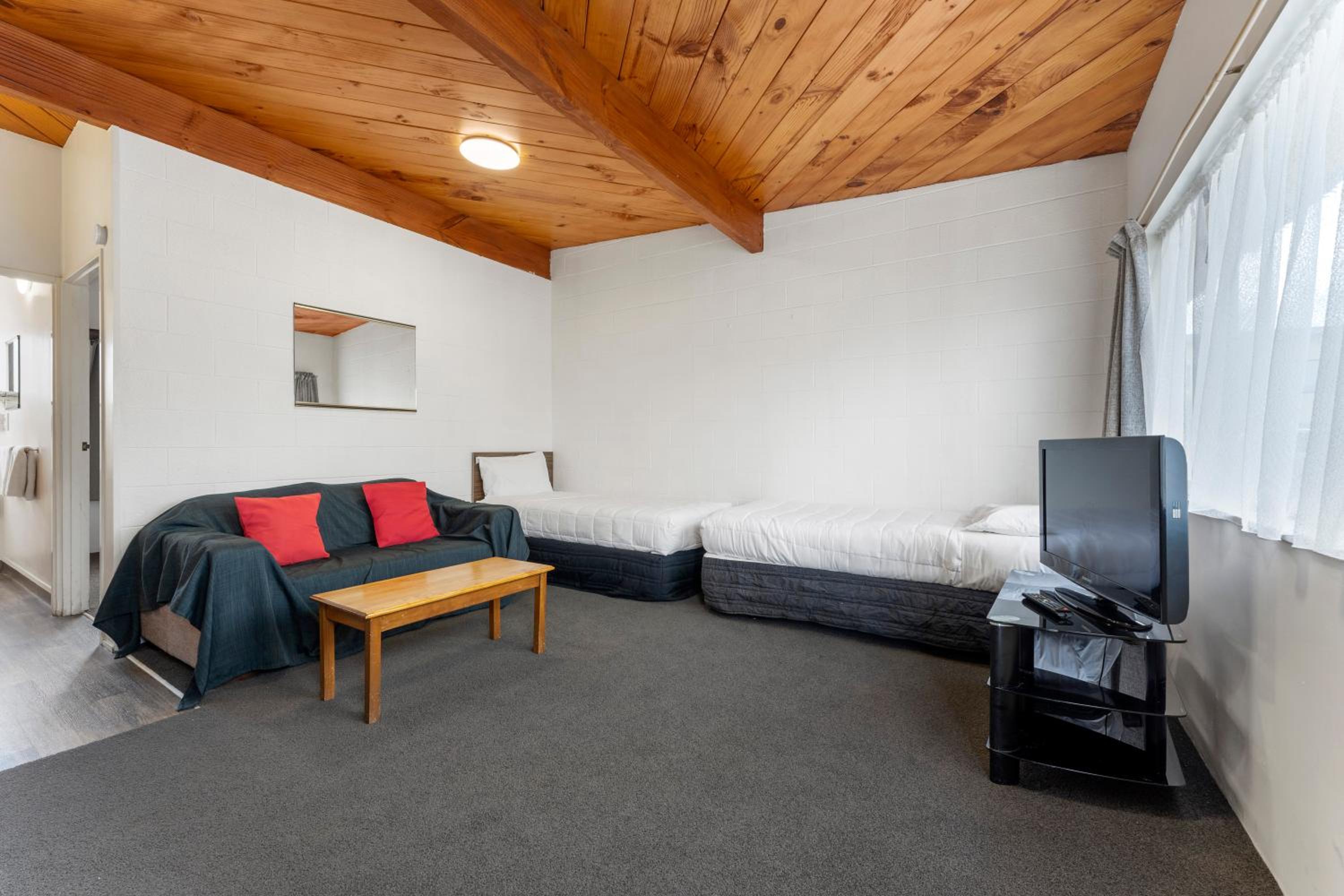 Coachman's Lodge Motel