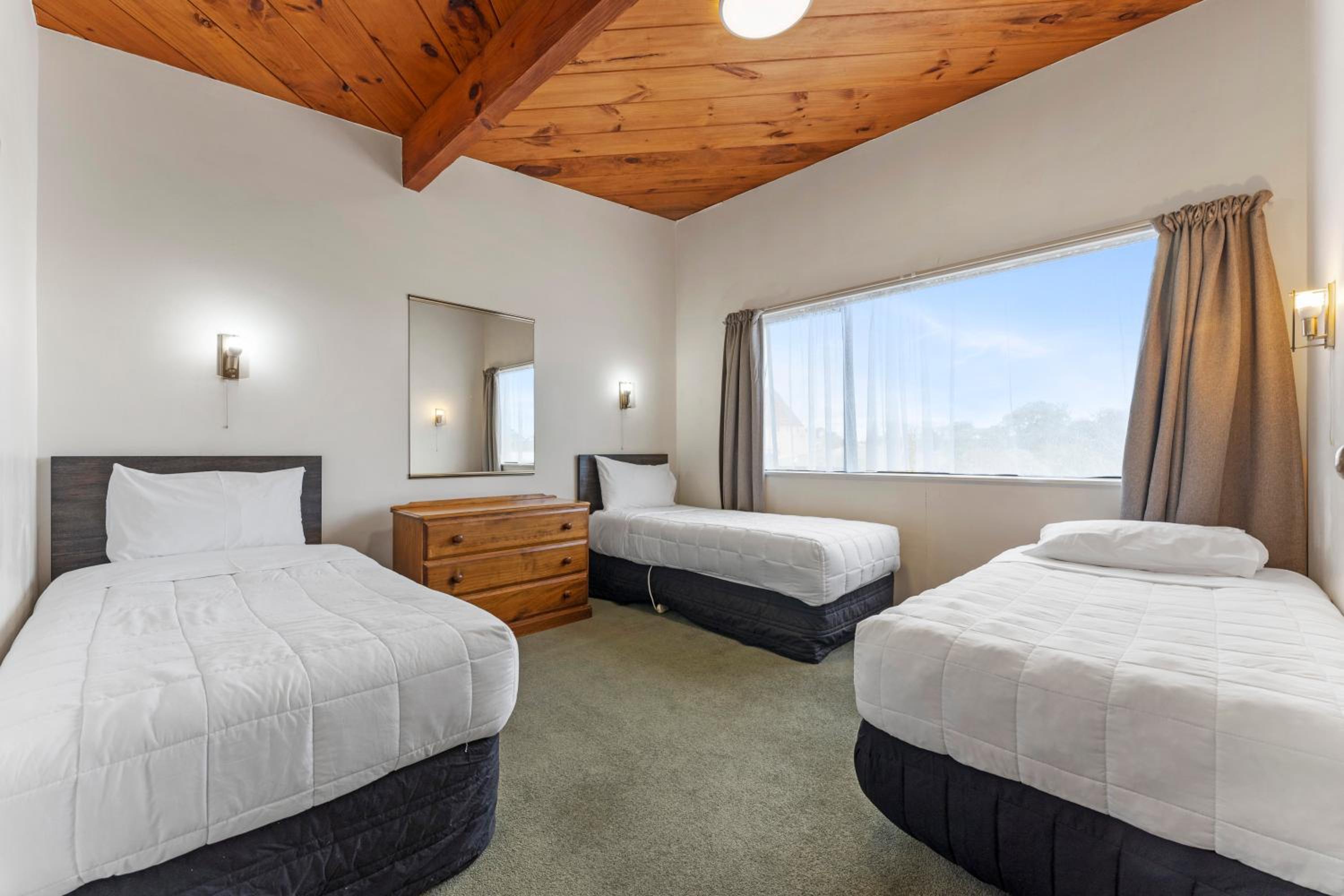 Coachman's Lodge Motel