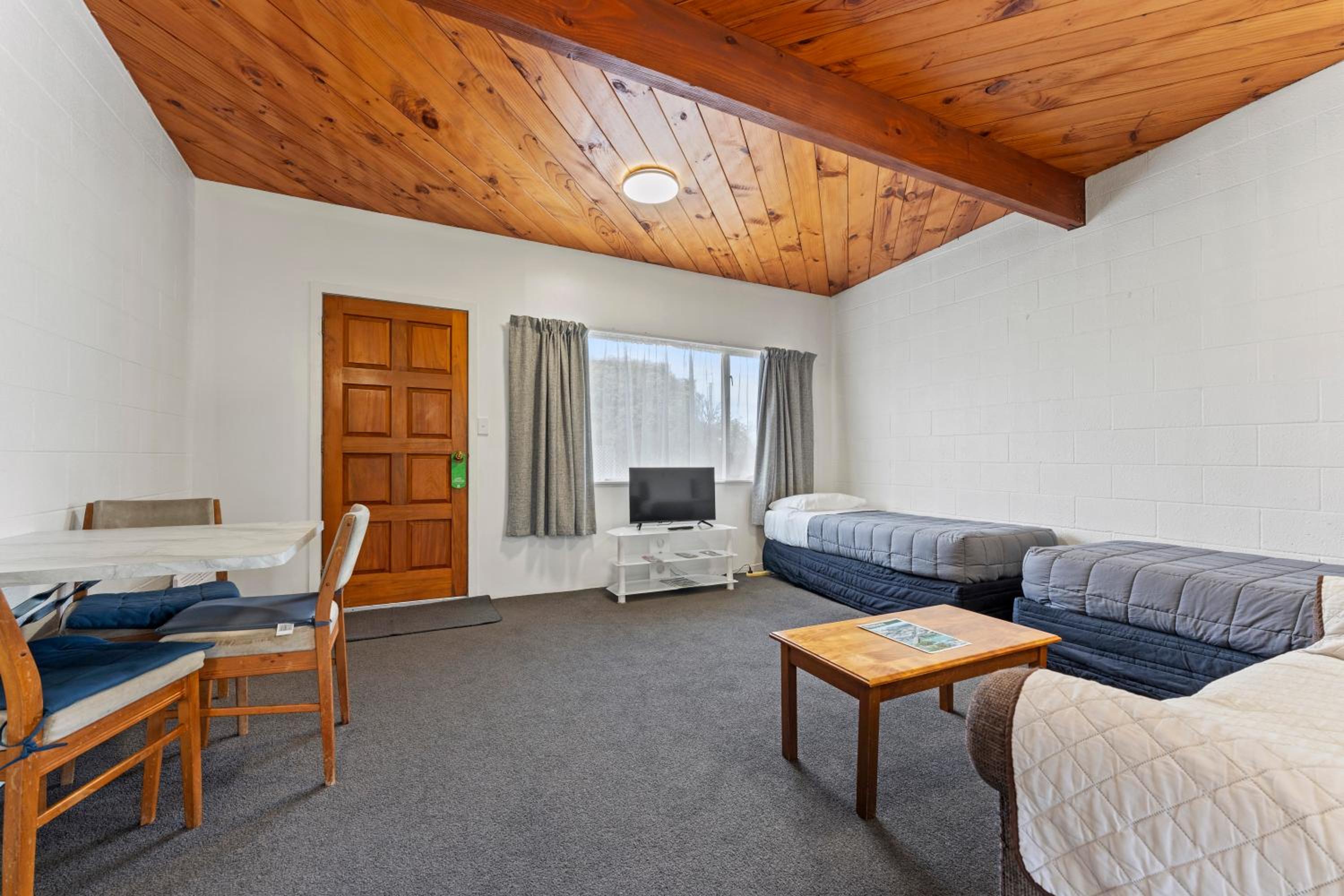 Coachman's Lodge Motel