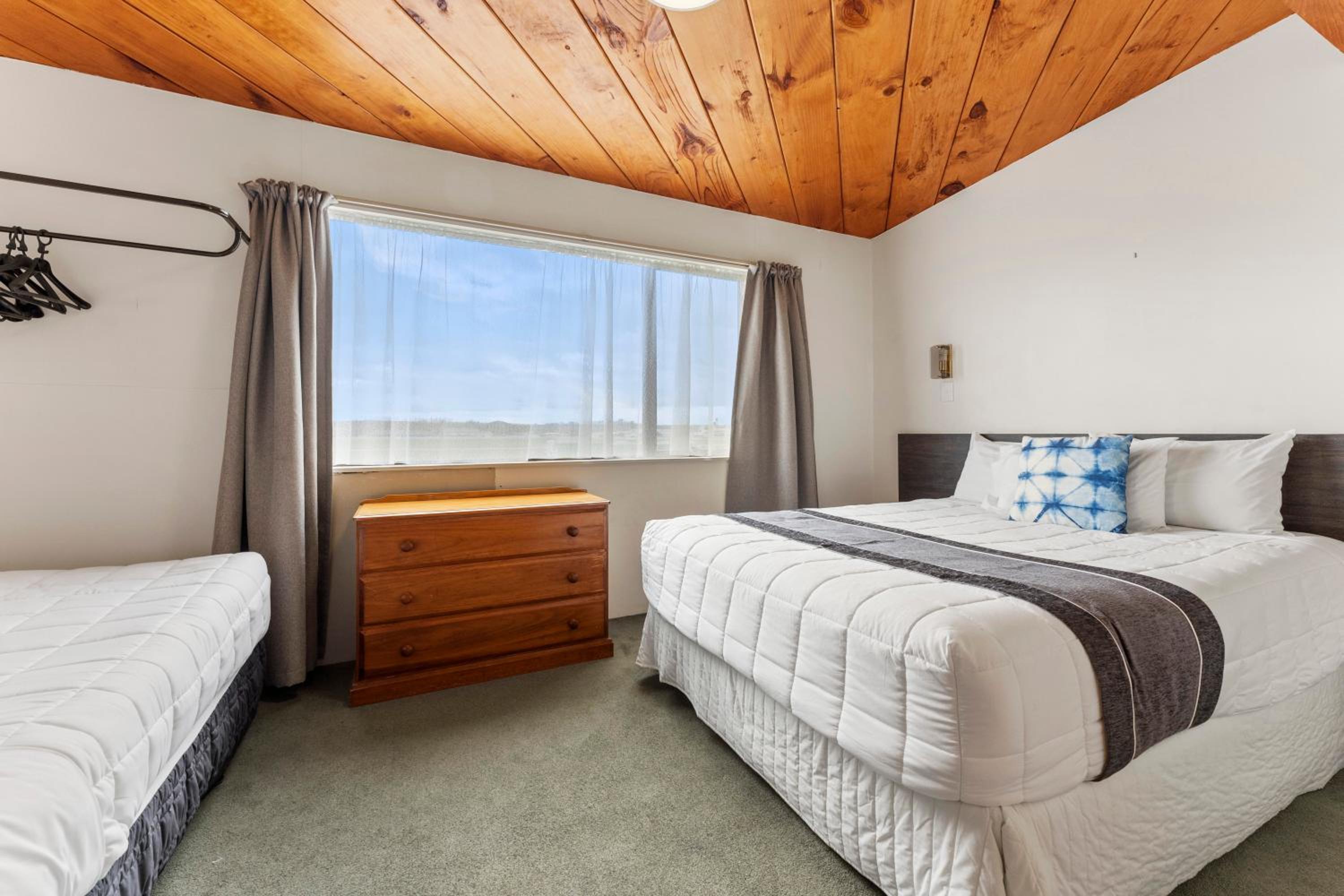 Coachman's Lodge Motel