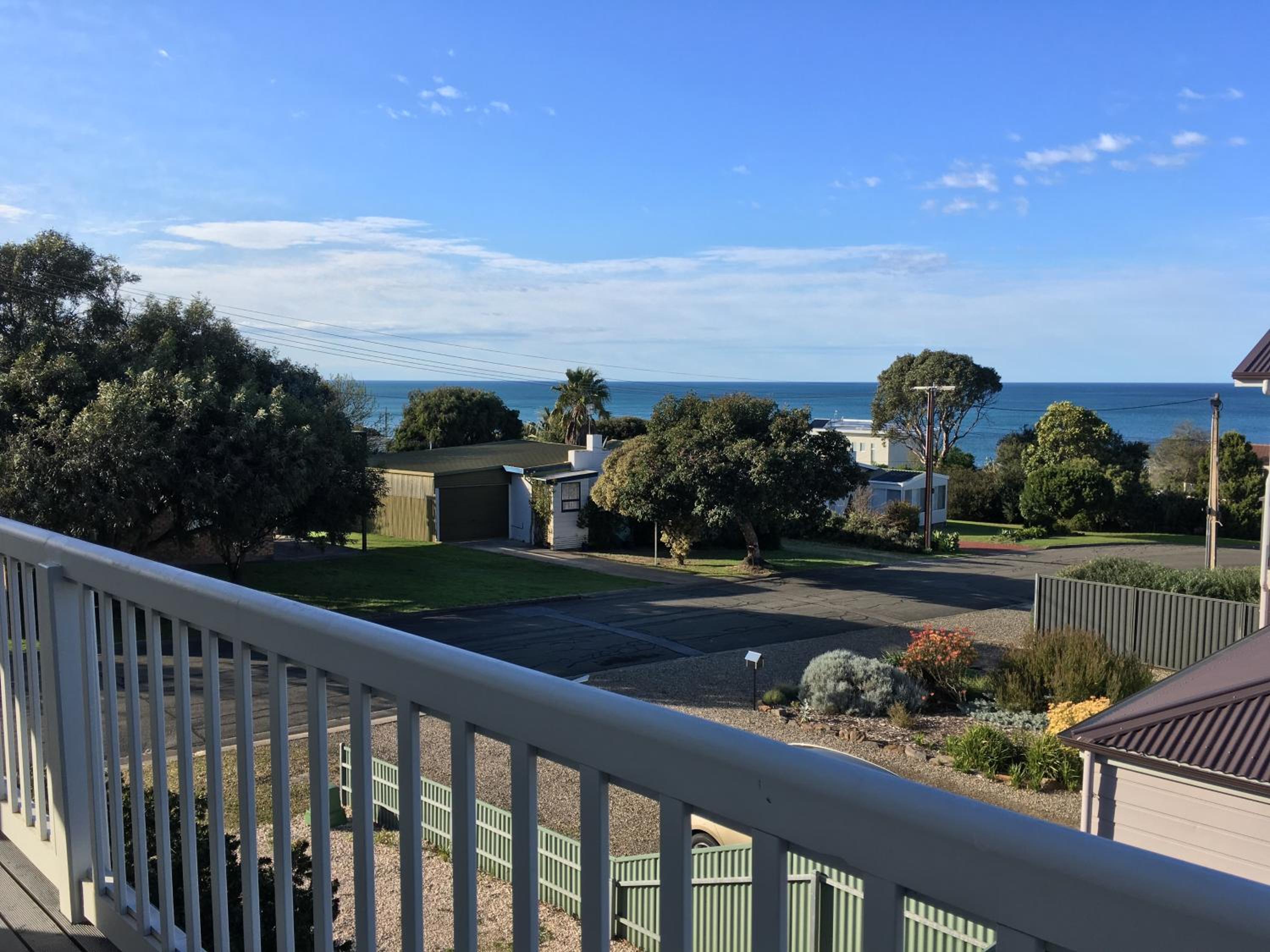 Breezes at Hayborough - Coastal beach house and pet friendly
