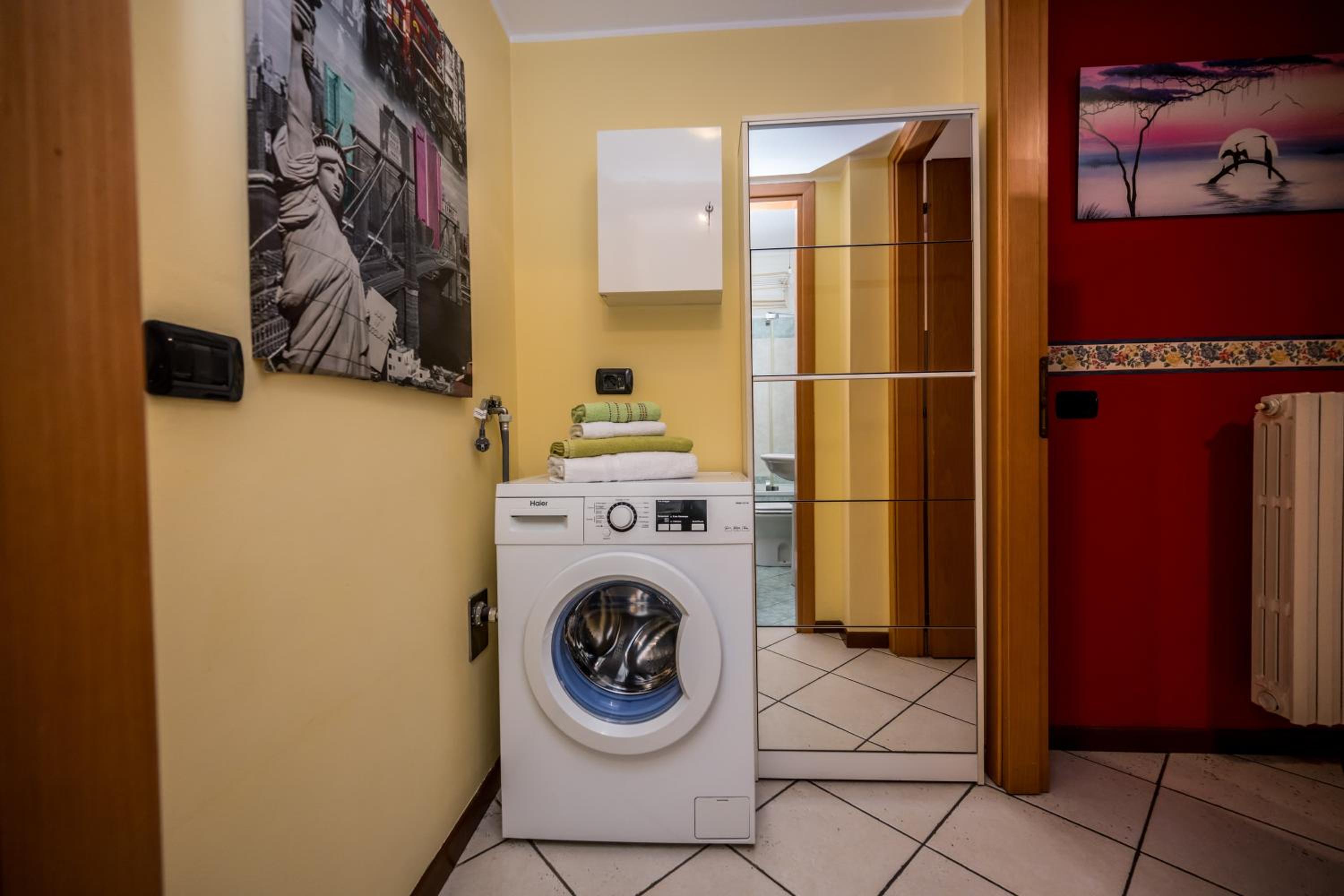 Cozy Suite Rogoredo Apartment next to the metro and train station