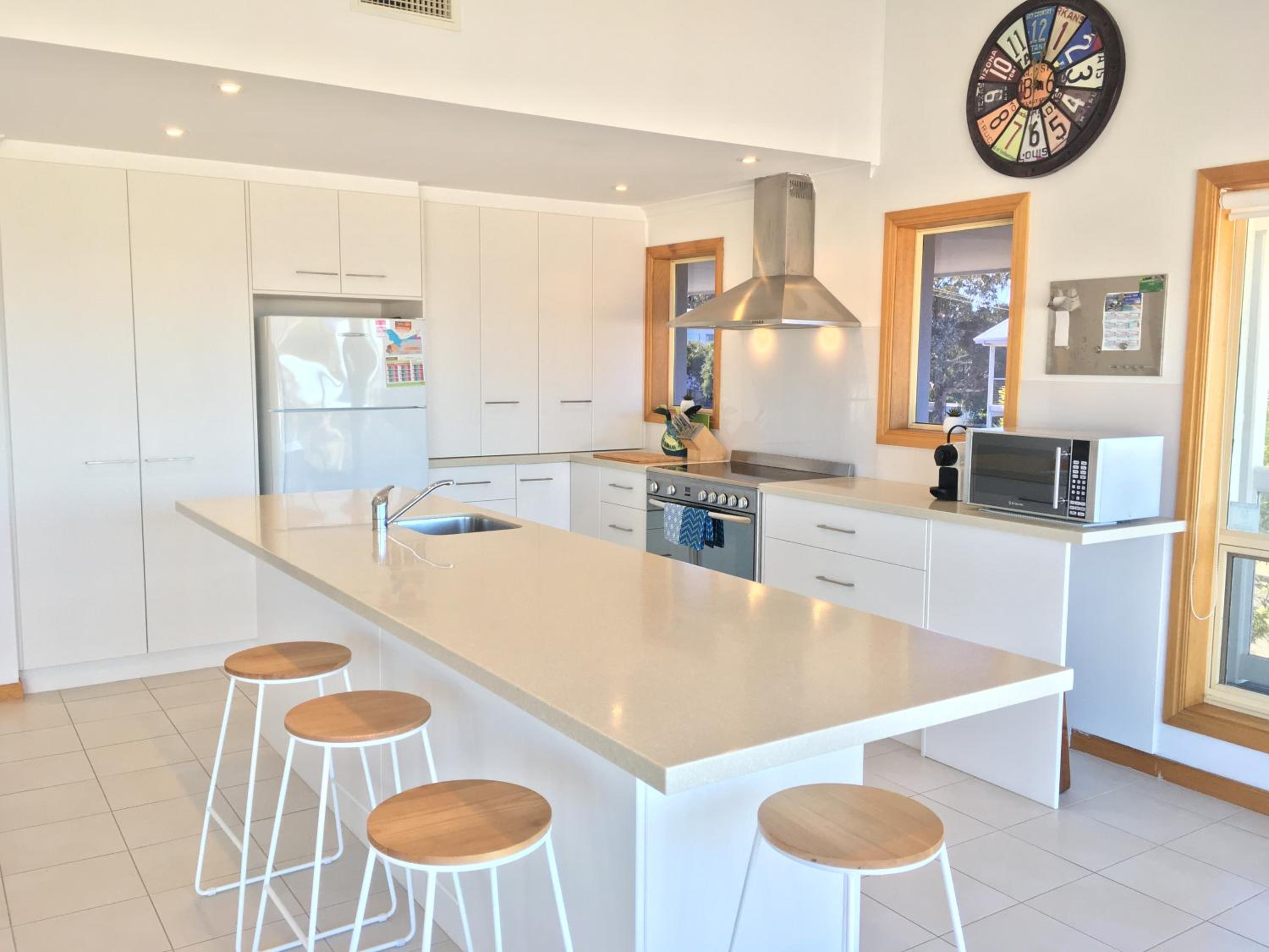 Breezes at Hayborough - Coastal beach house and pet friendly