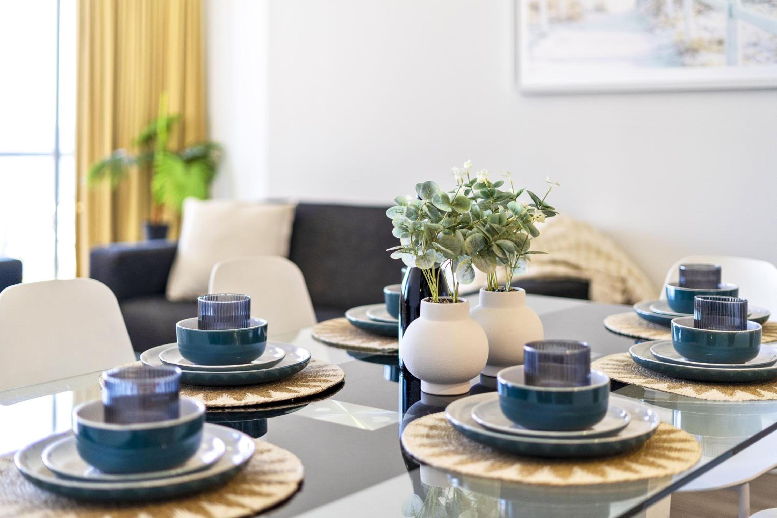 Chevron Renaissance - 3 Bedroom Apartments - Q Stay