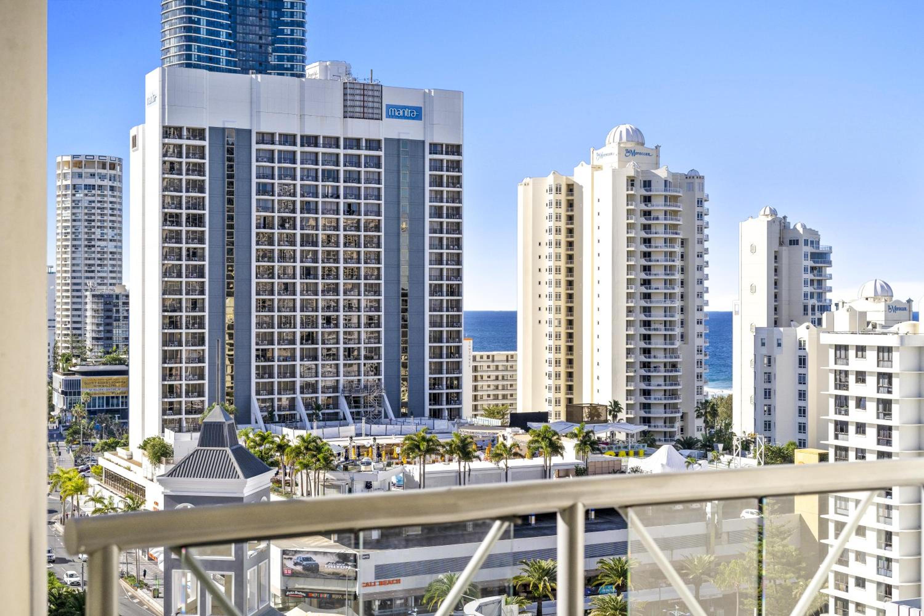 Chevron Renaissance - 3 Bedroom Apartments - Q Stay