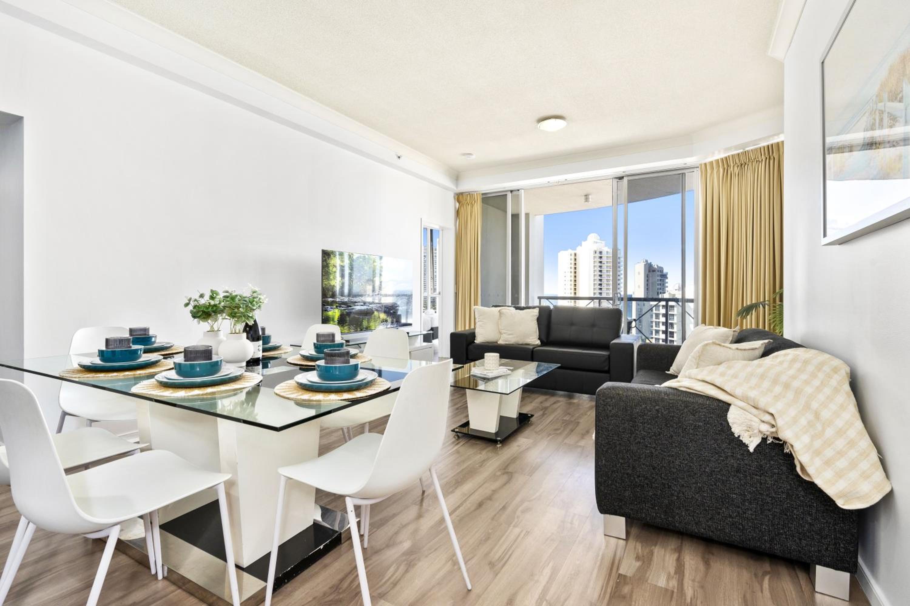 Chevron Renaissance - 3 Bedroom Apartments - Q Stay