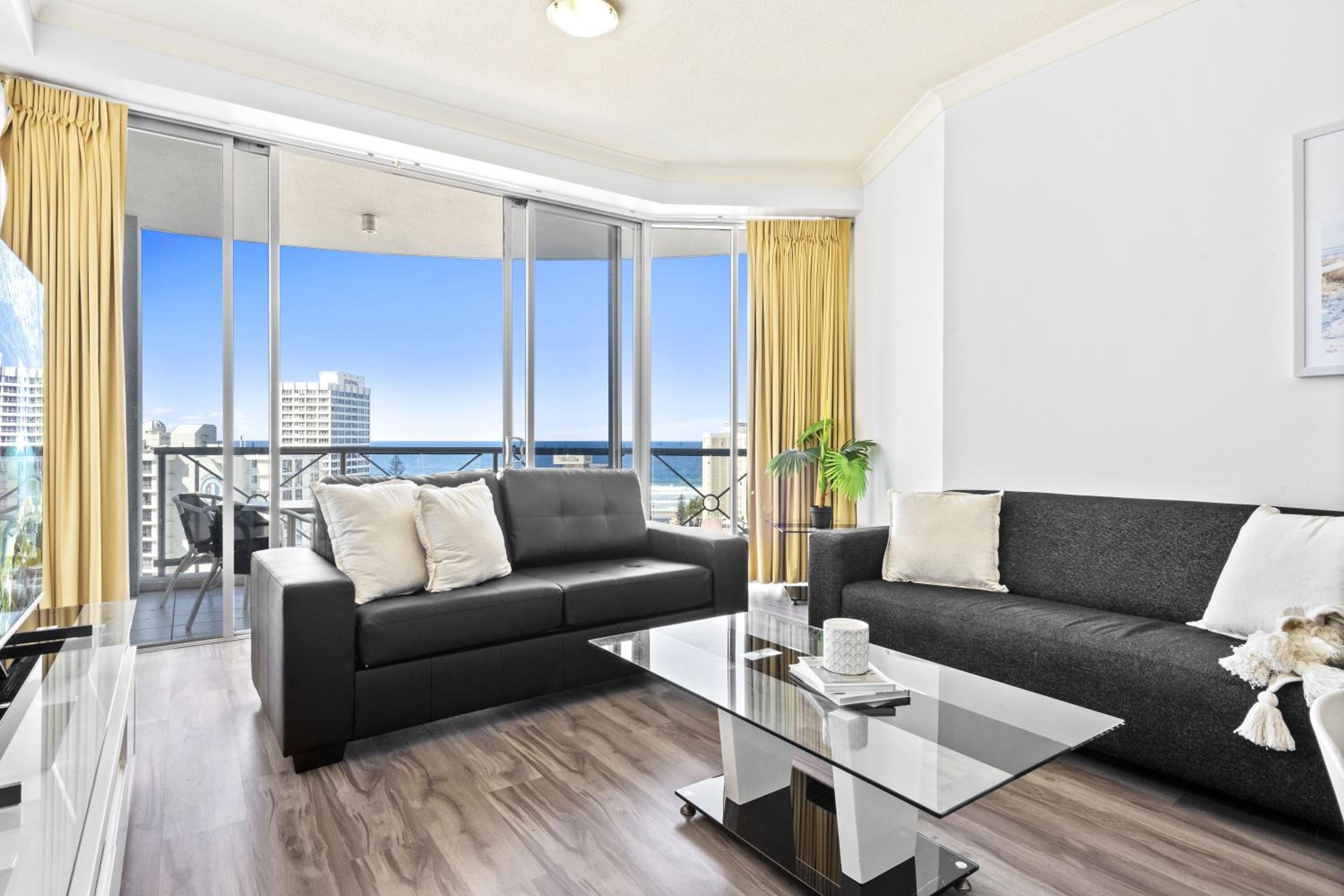 Chevron Renaissance - 3 Bedroom Apartments - Q Stay