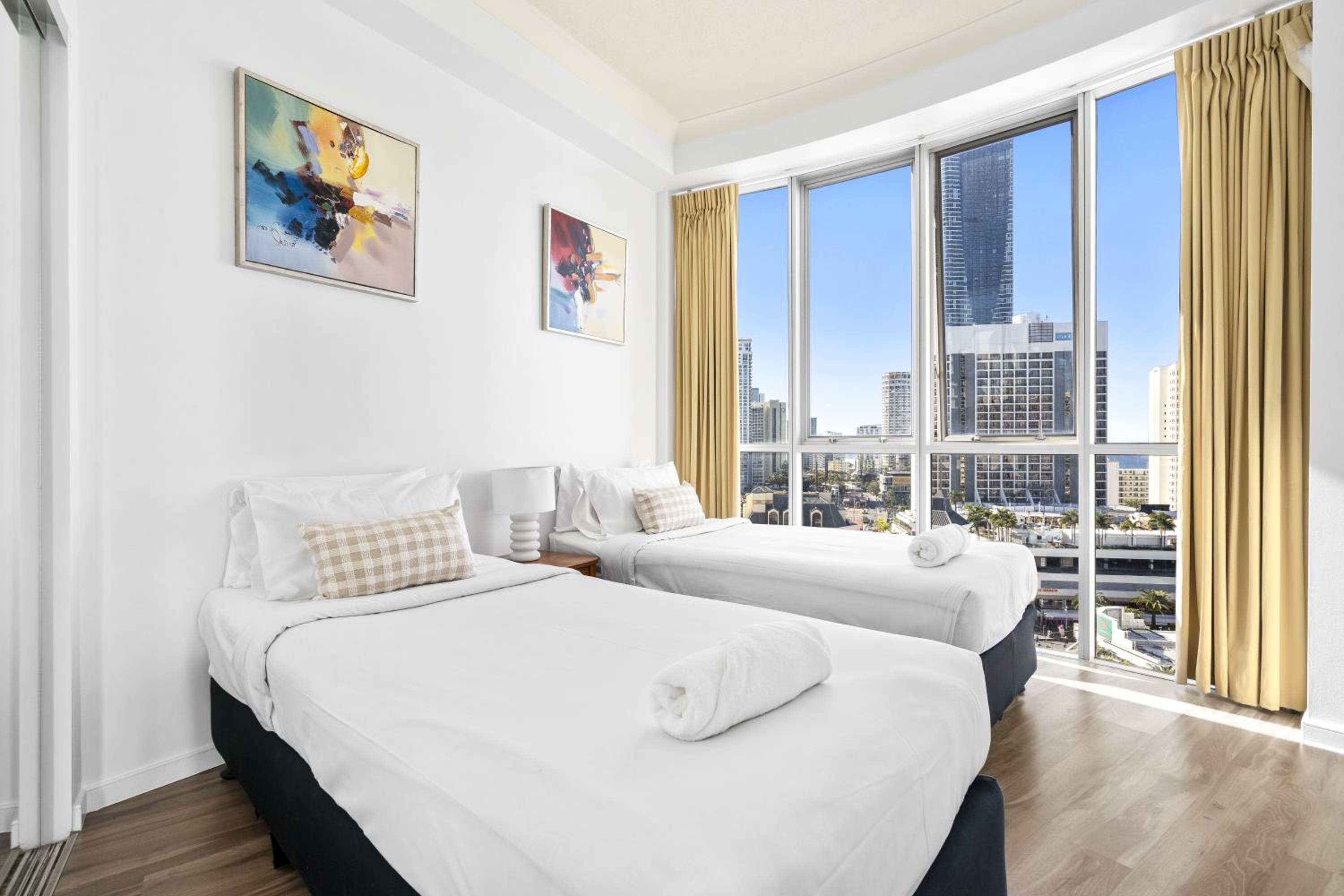 Chevron Renaissance - 3 Bedroom Apartments - Q Stay
