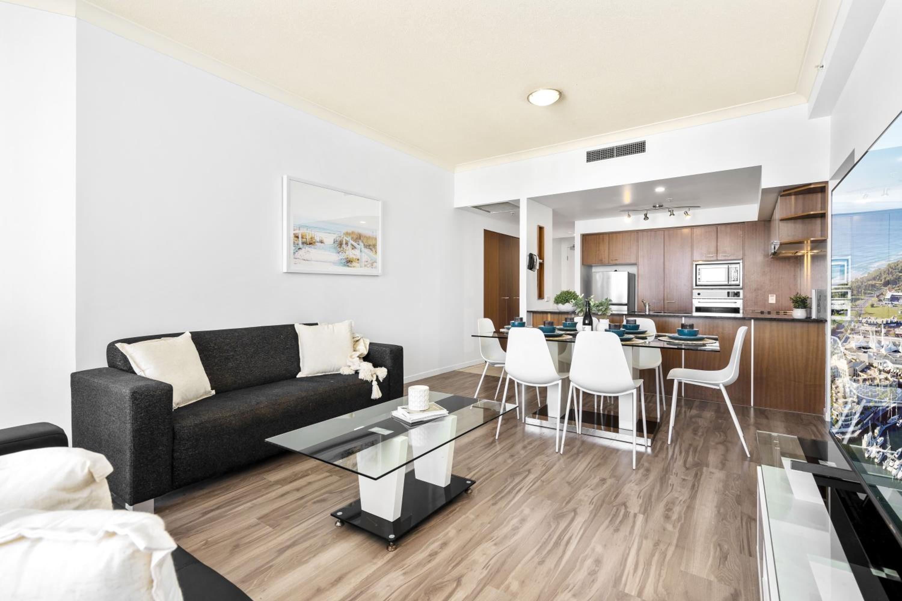 Chevron Renaissance - 3 Bedroom Apartments - Q Stay