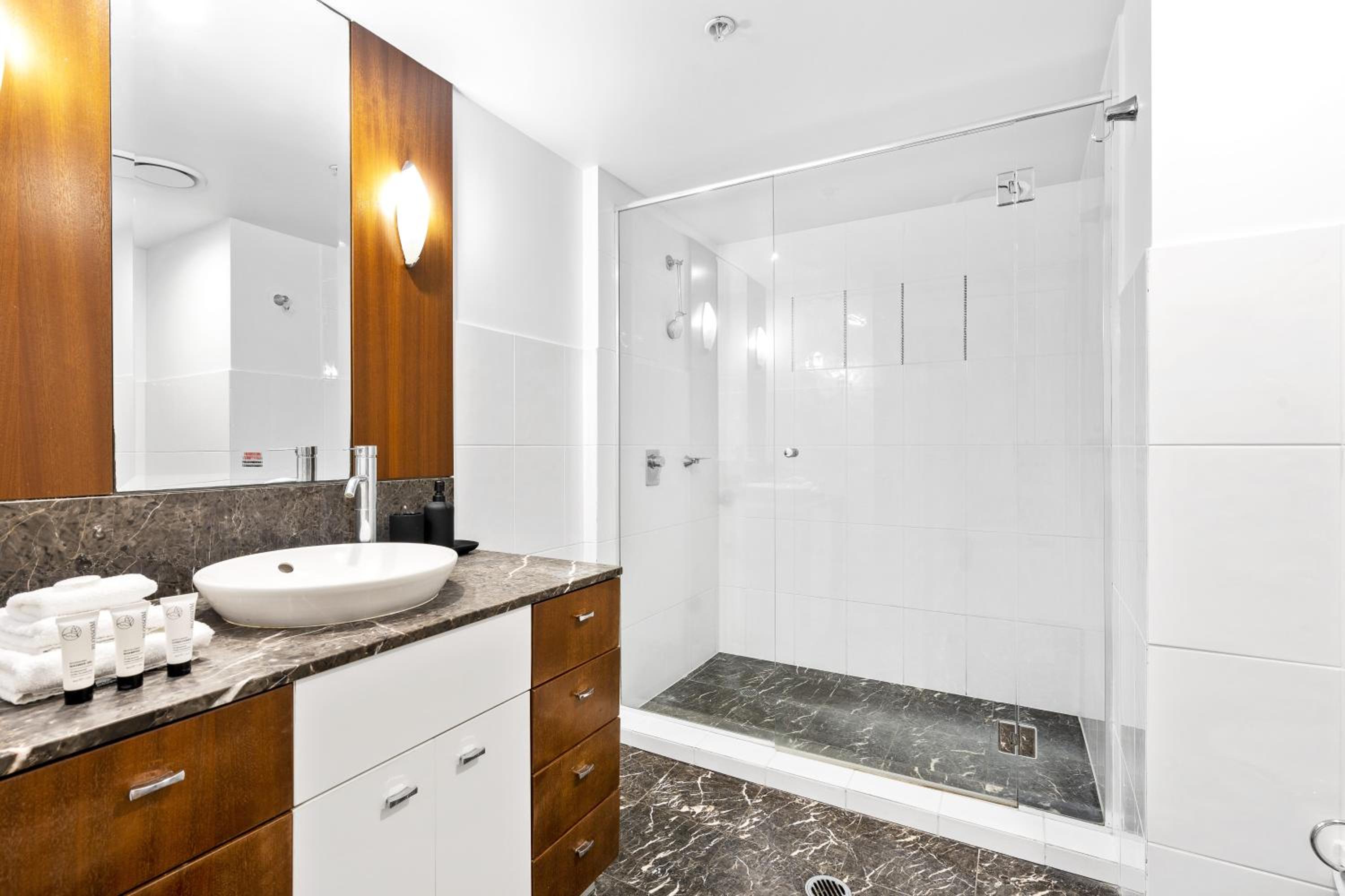 Chevron Renaissance - 3 Bedroom Apartments - Q Stay