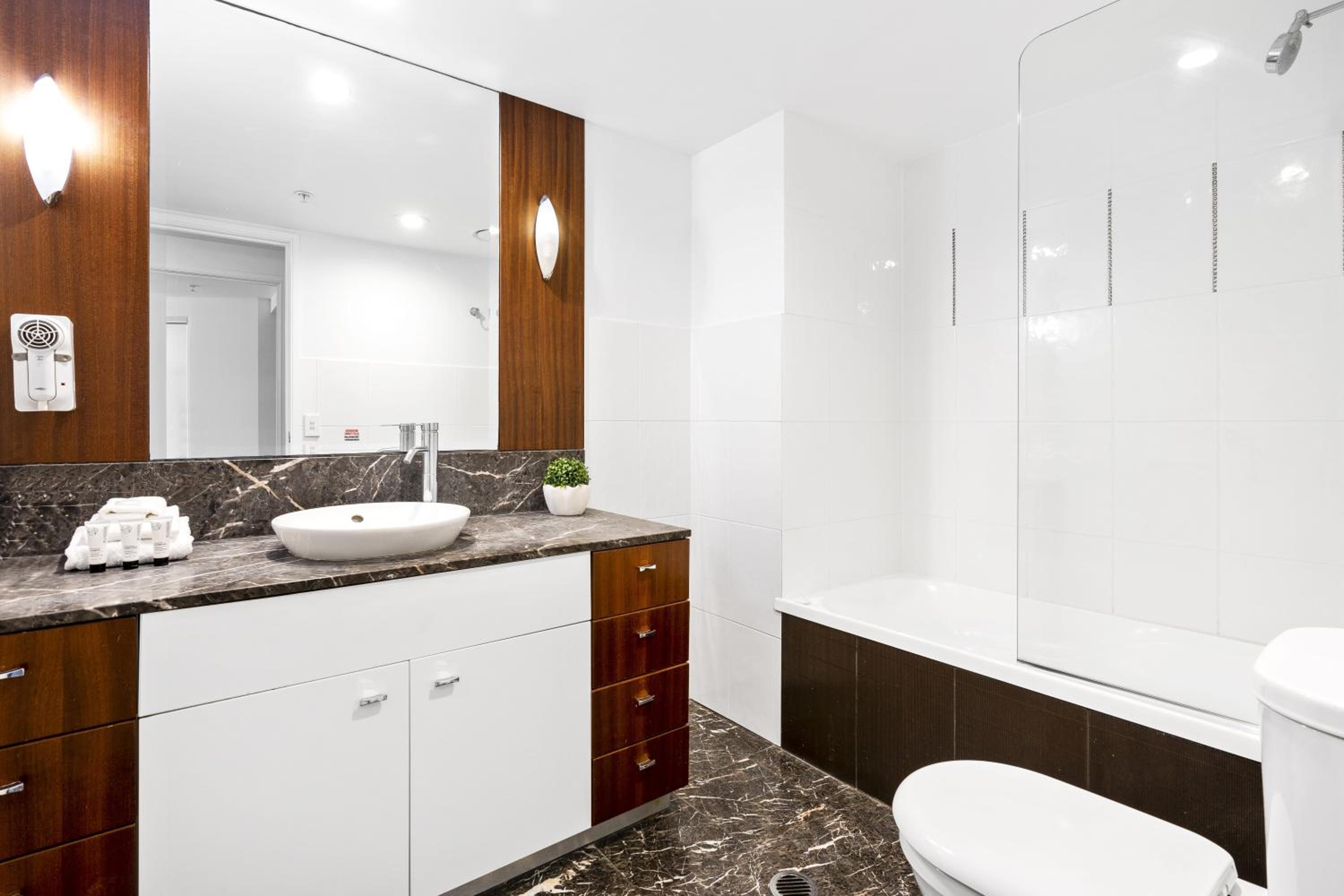 Chevron Renaissance - 3 Bedroom Apartments - Q Stay