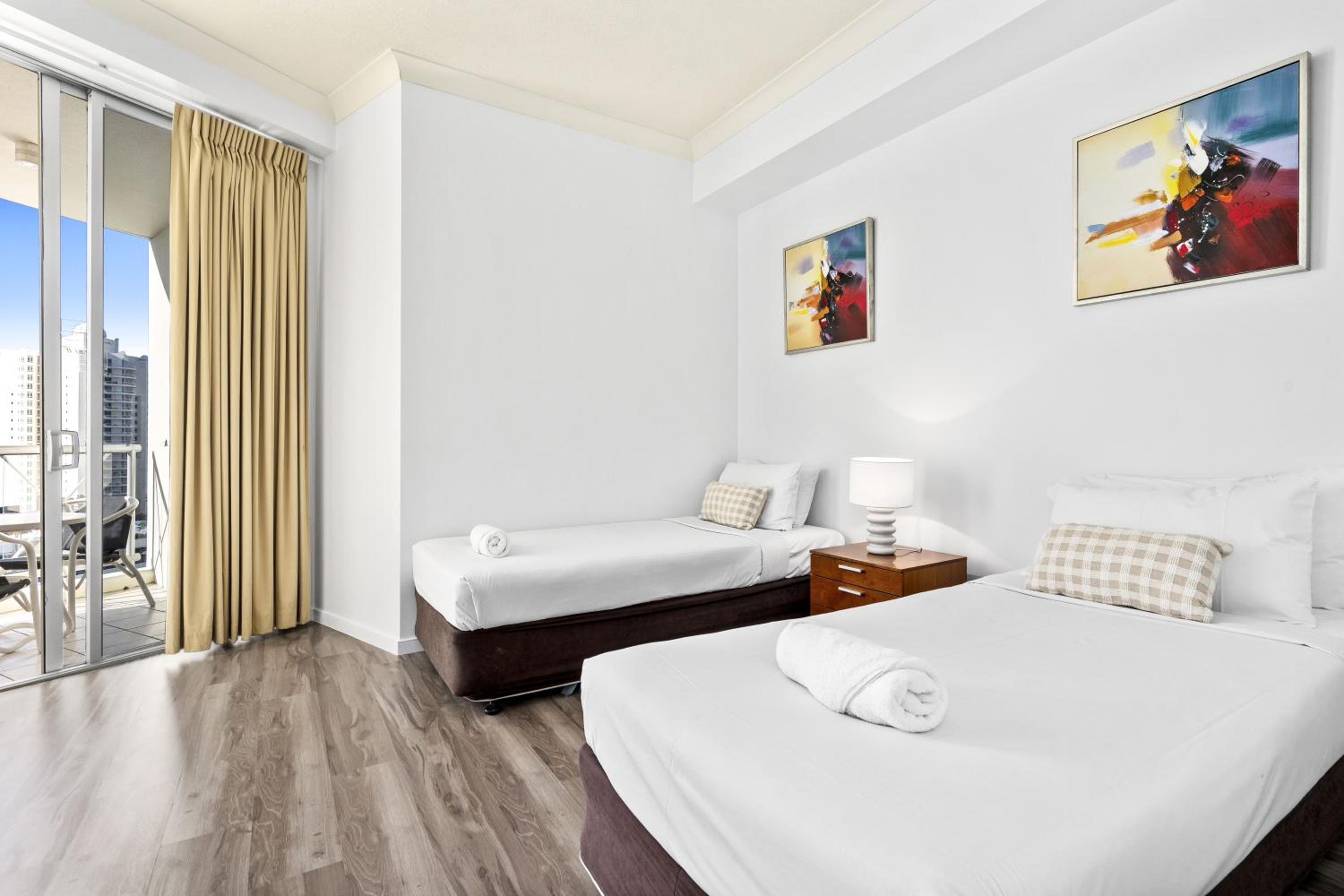 Chevron Renaissance - 3 Bedroom Apartments - Q Stay