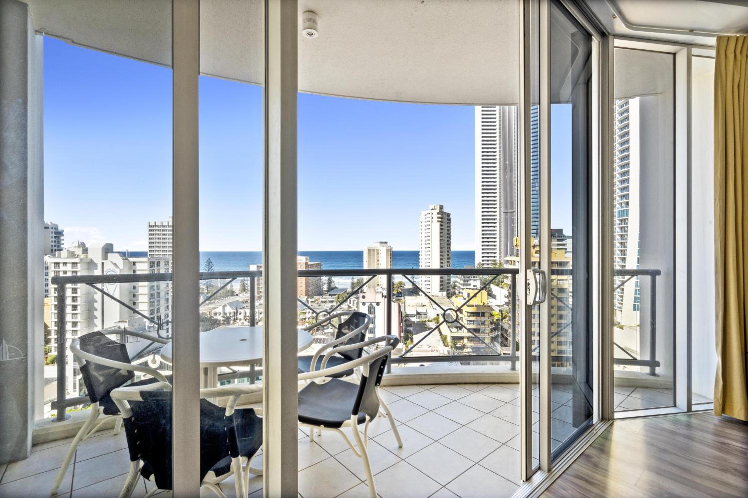 Chevron Renaissance - 3 Bedroom Apartments - Q Stay