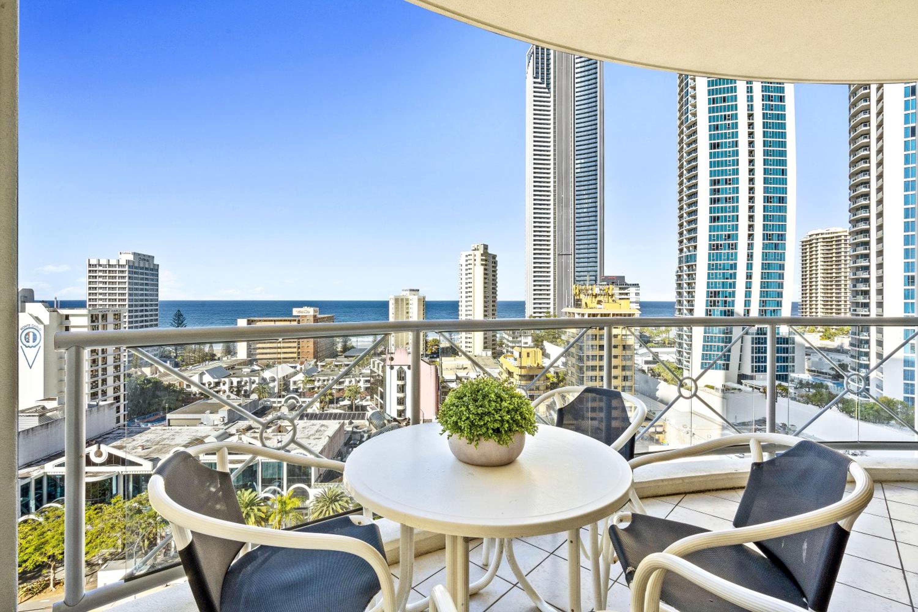 Chevron Renaissance - 3 Bedroom Apartments - Q Stay