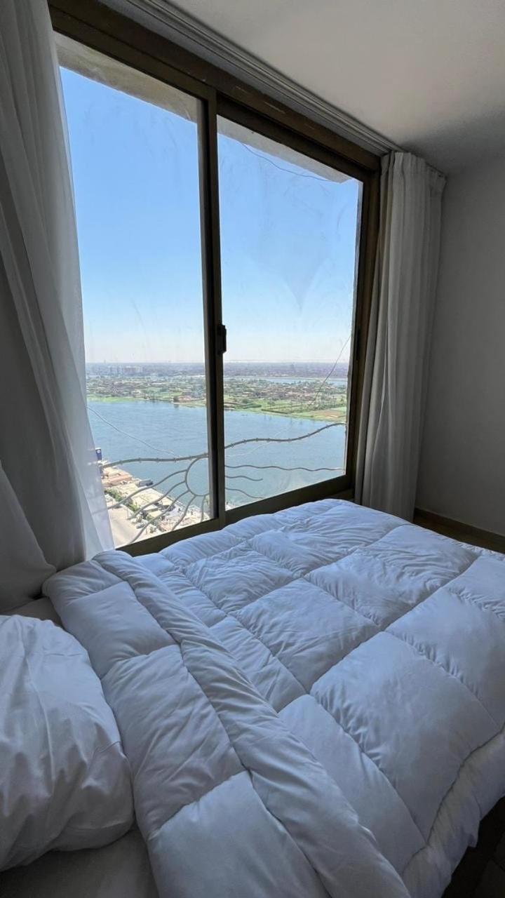 Nile and pyramids view 4BR apt