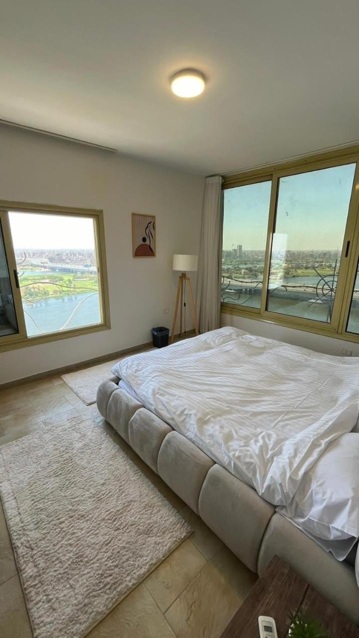 Nile and pyramids view 4BR apt