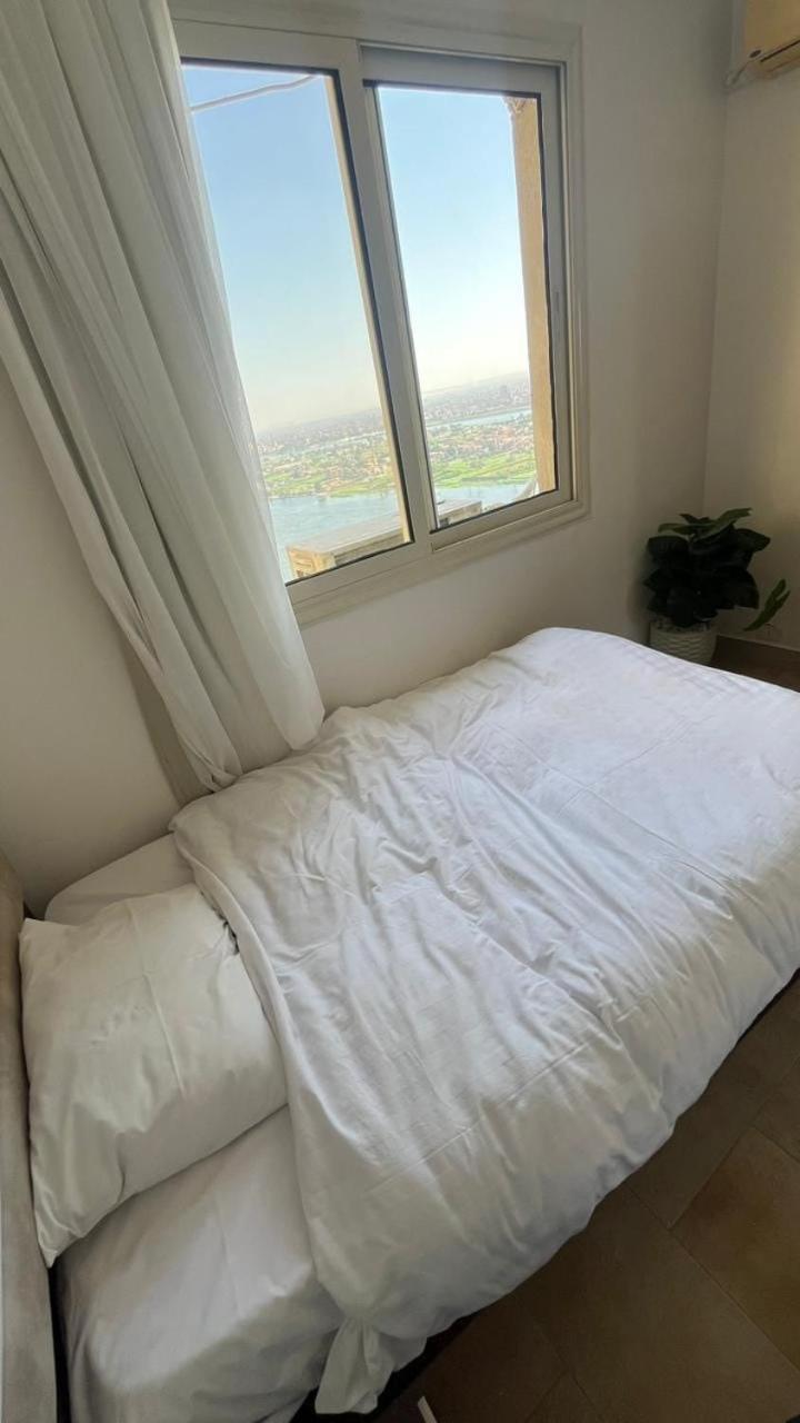 Nile and pyramids view 4BR apt
